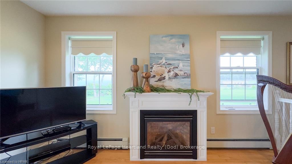 Photo 10 of 301 Bethune Crescent, Goderich, Goderich (Town) — HOMEH