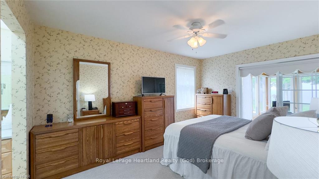 Photo 13 of 301 Bethune Crescent, Goderich, Goderich (Town) — HOMEH