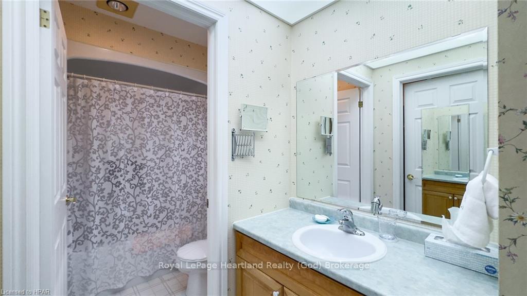 Photo 15 of 301 Bethune Crescent, Goderich, Goderich (Town) — HOMEH