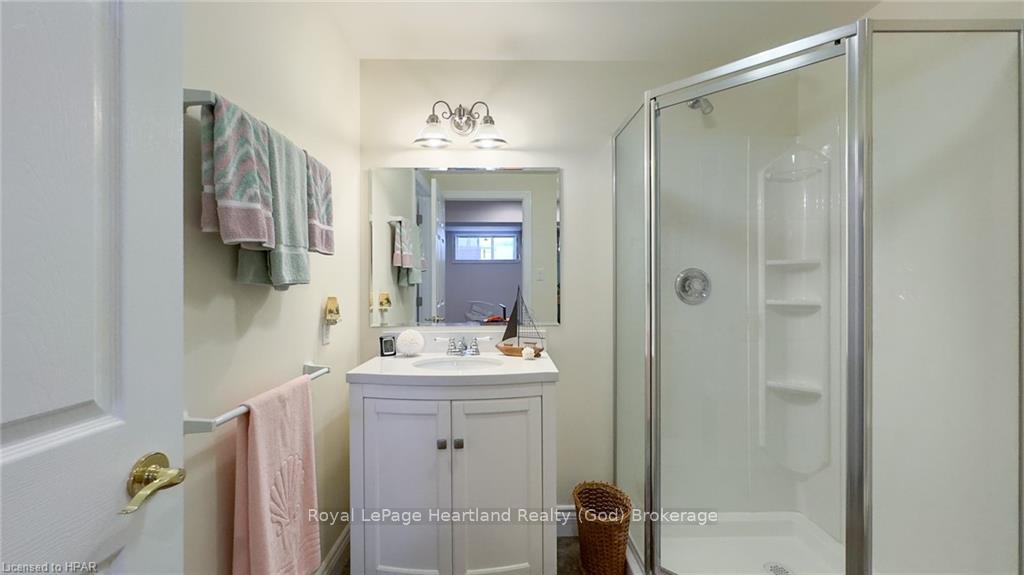 Photo 26 of 301 Bethune Crescent, Goderich, Goderich (Town) — HOMEH