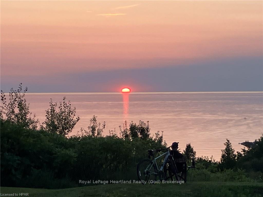 Photo 35 of 301 Bethune Crescent, Goderich, Goderich (Town) — HOMEH
