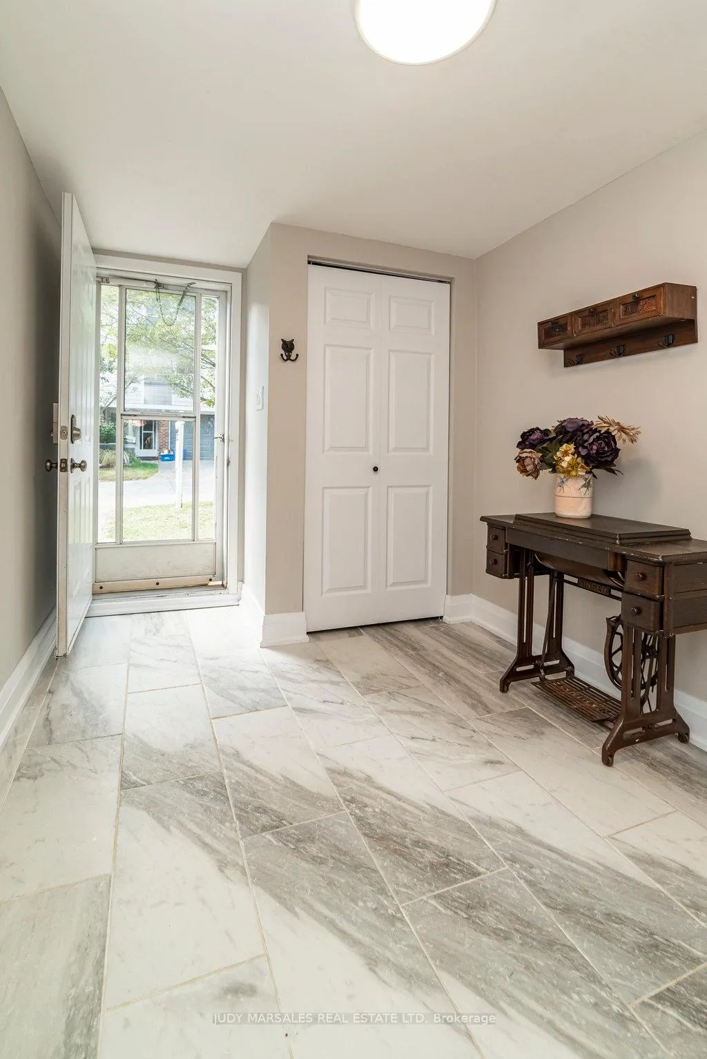Photo 5 of Unit 75, 15 Trudy Court, Hamilton, Dundas — HOMEH