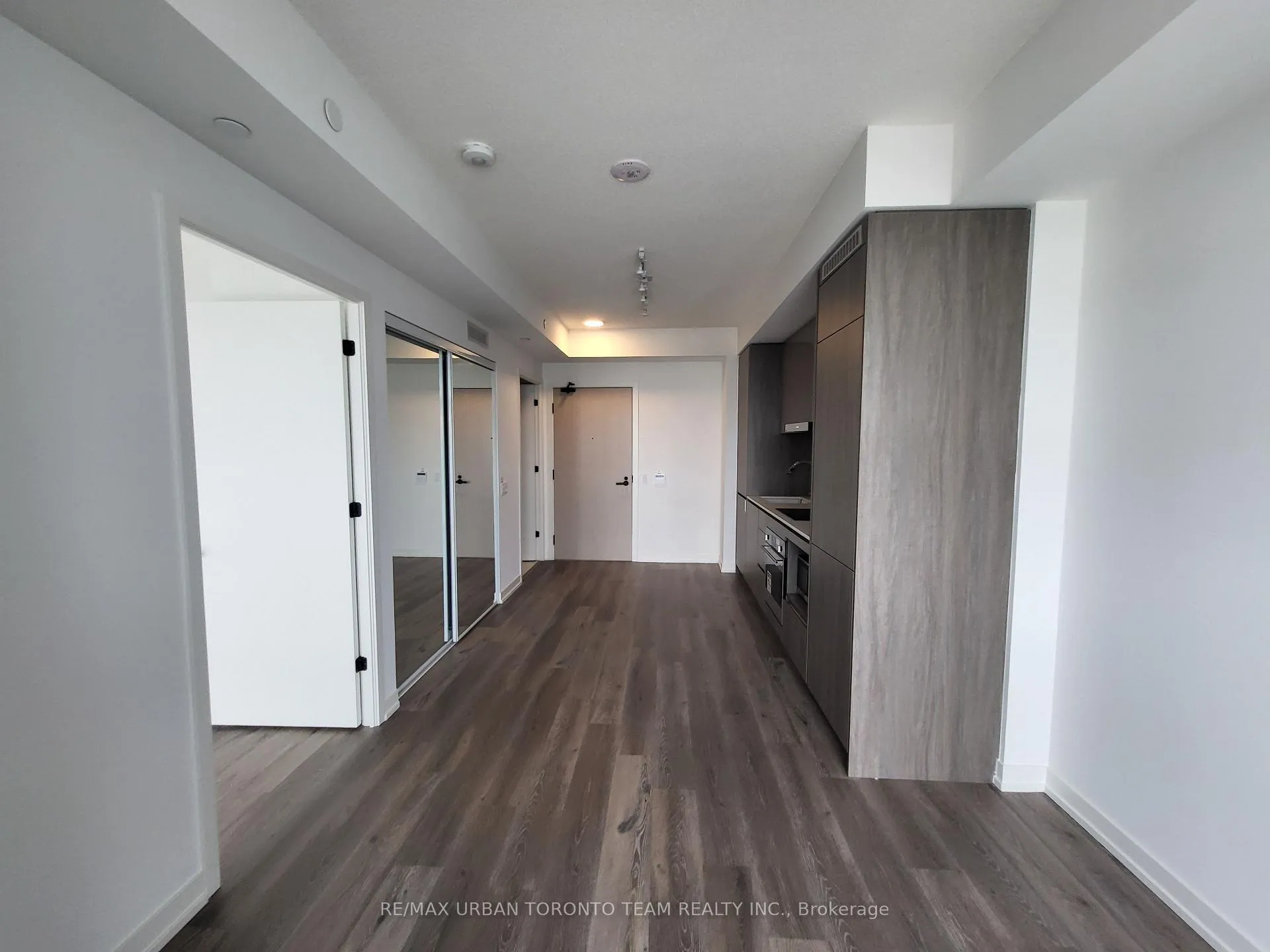 Photo 3 of Unit 1111, 28 Interchange Way, Vaughan, Vaughan Corporate Centre — HOMEH