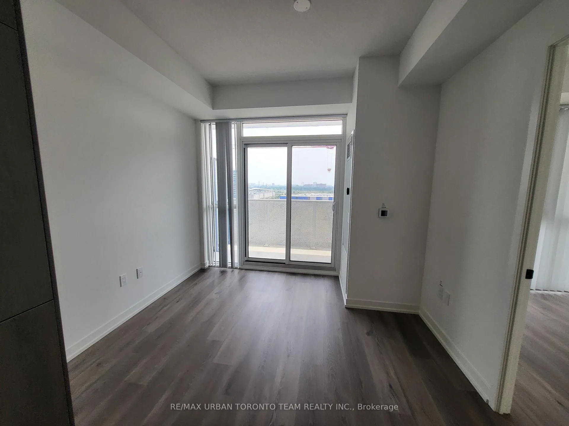 Photo 5 of Unit 1111, 28 Interchange Way, Vaughan, Vaughan Corporate Centre — HOMEH