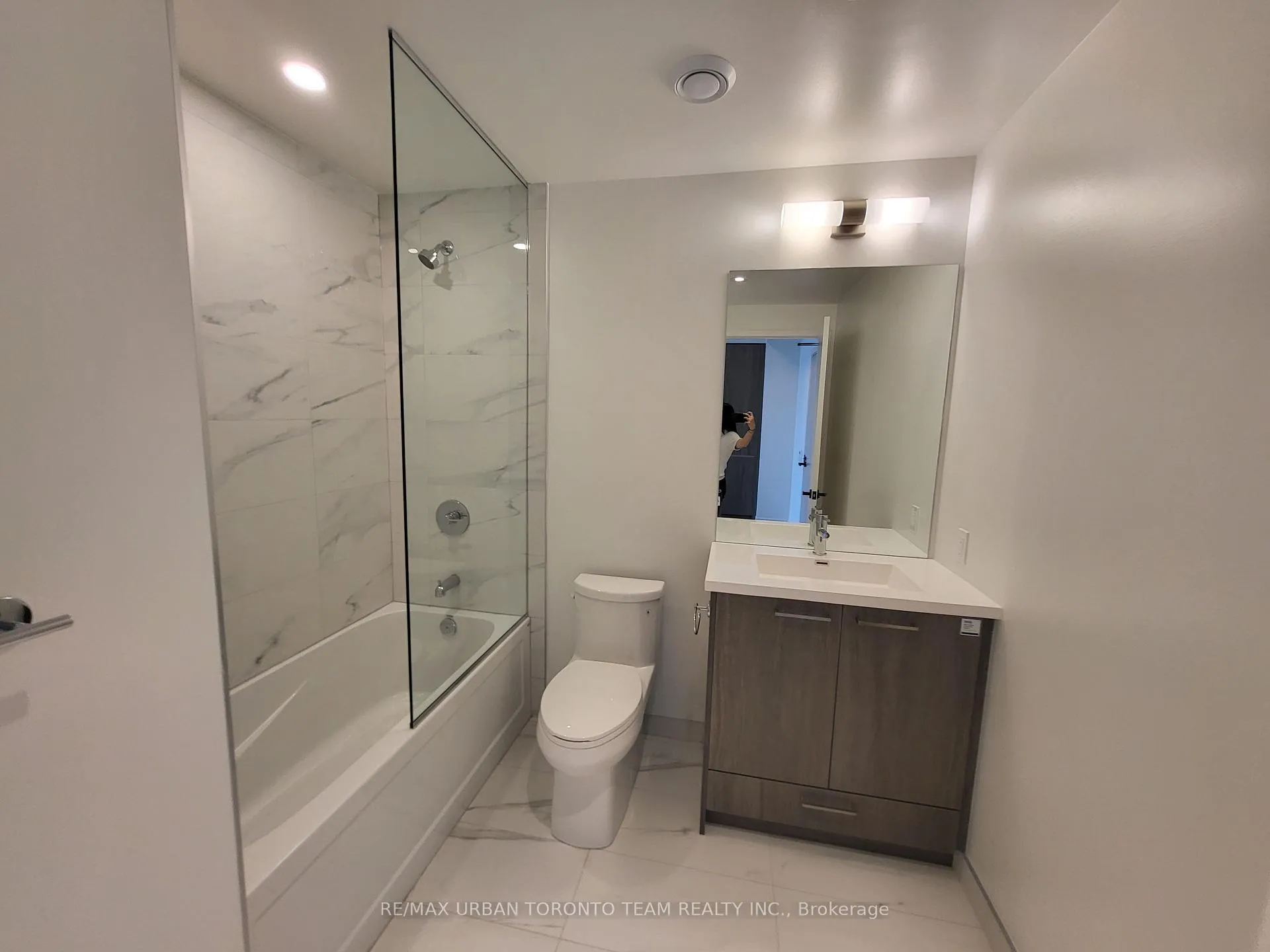 Photo 7 of Unit 1111, 28 Interchange Way, Vaughan, Vaughan Corporate Centre — HOMEH