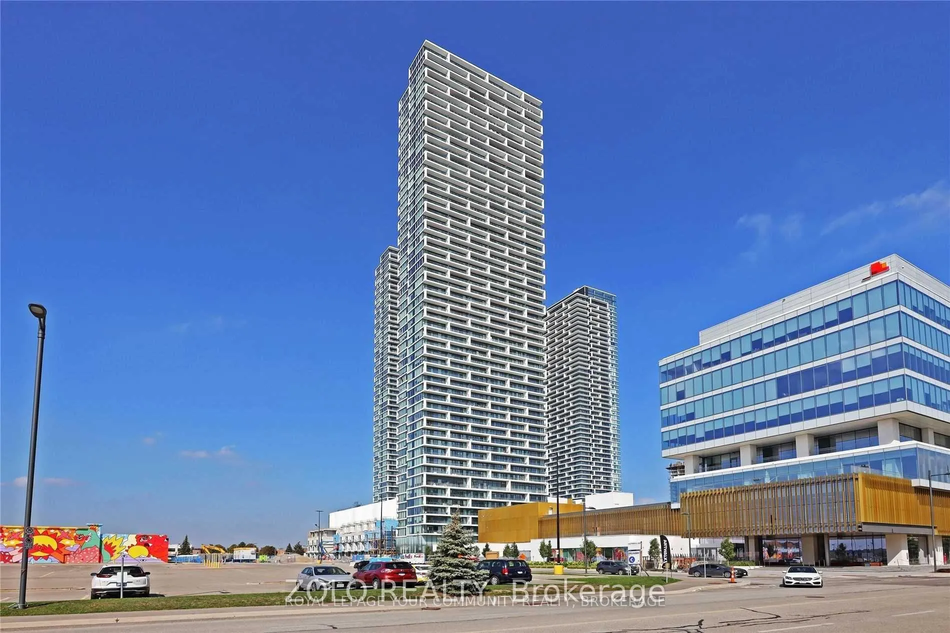 Front of Unit 1711, 5 Buttermill Avenue