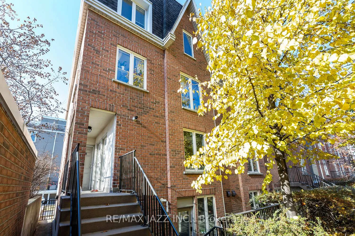 Front of Unit TH426, 12 Douro Street