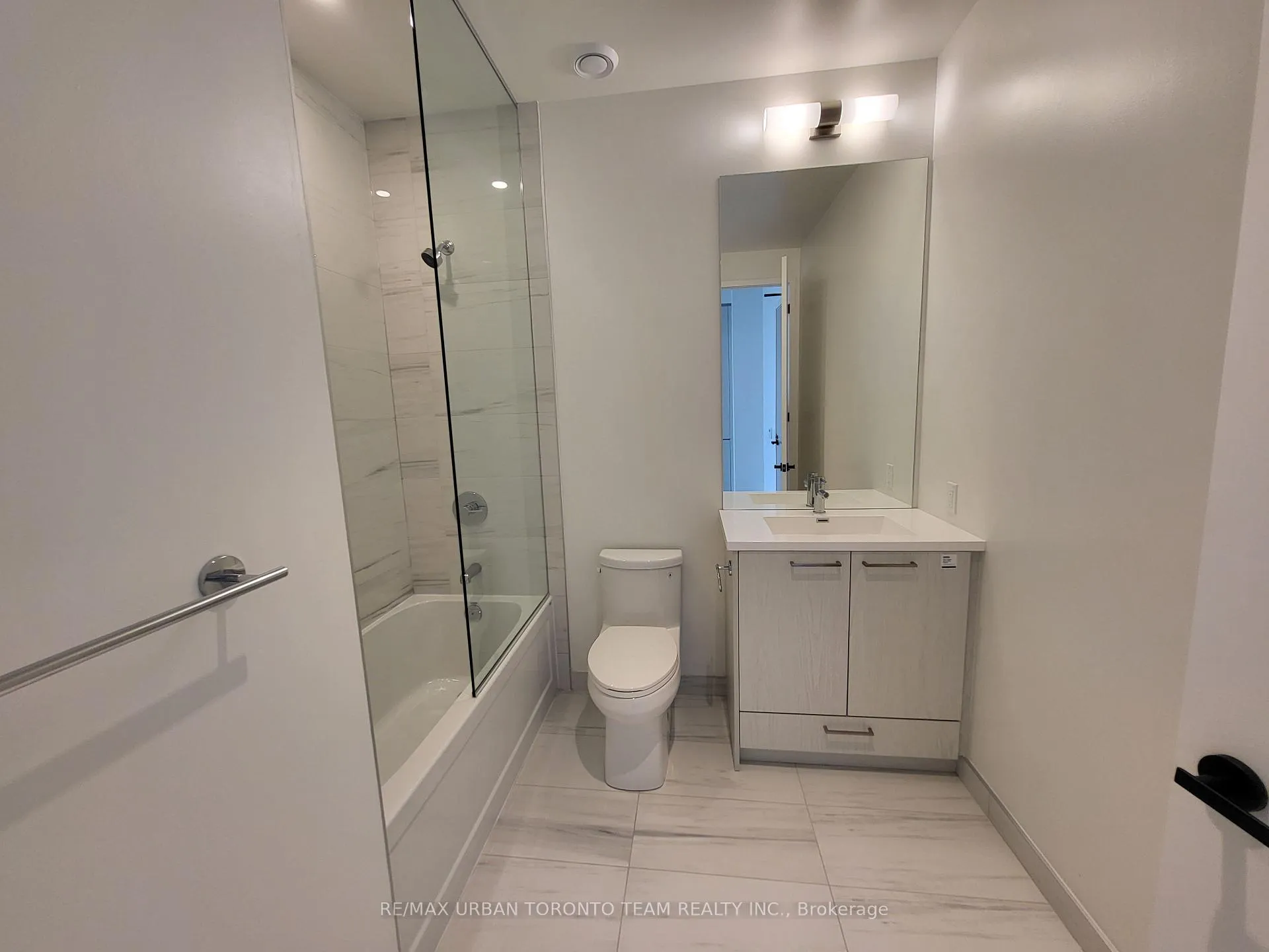 Photo 4 of Unit 618, 28 Interchange Way, Vaughan, Vaughan Corporate Centre — HOMEH