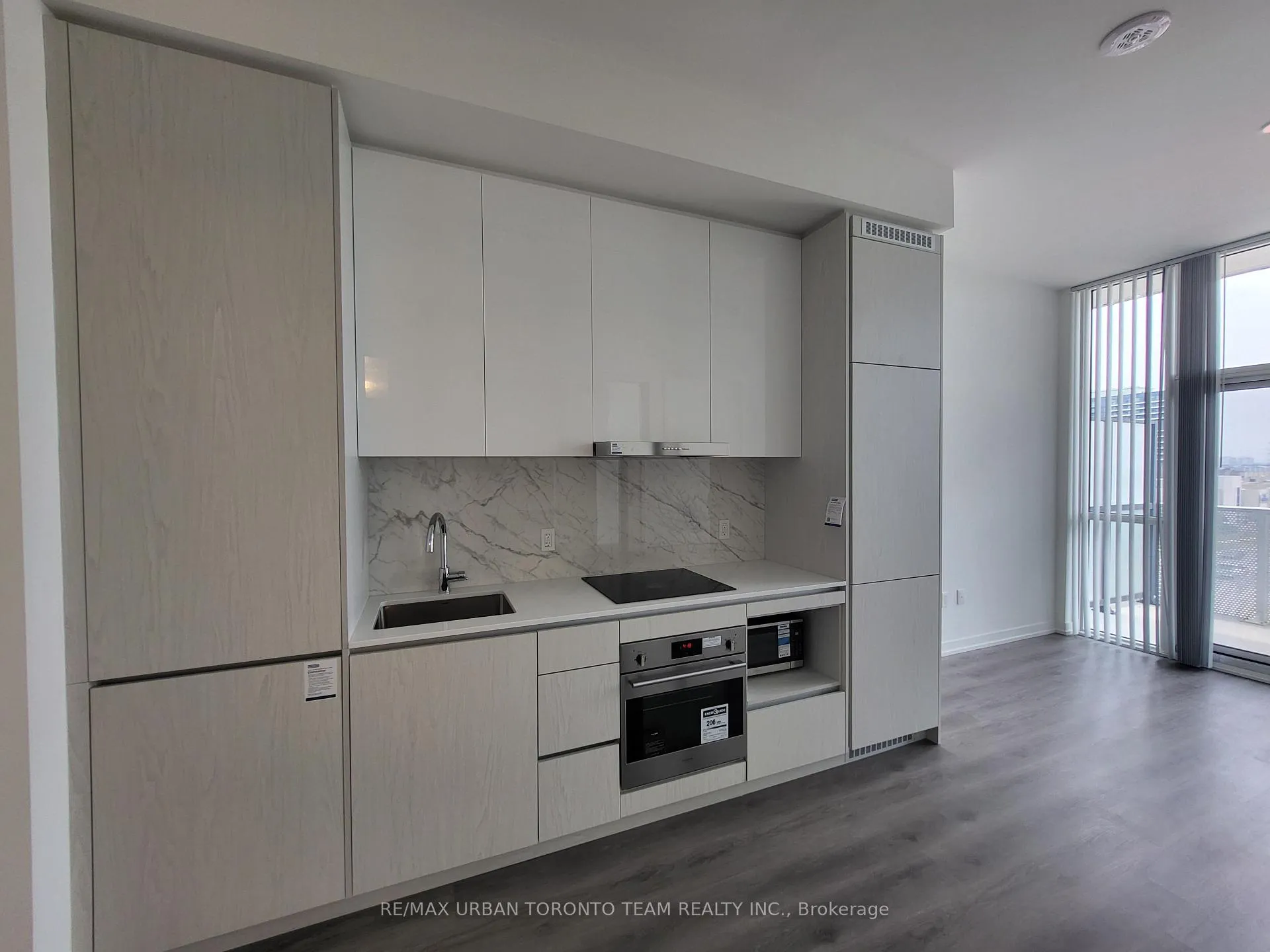 Photo 5 of Unit 618, 28 Interchange Way, Vaughan, Vaughan Corporate Centre — HOMEH