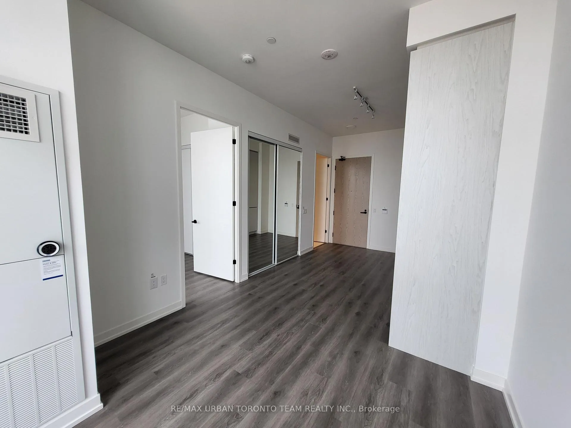 Photo 6 of Unit 618, 28 Interchange Way, Vaughan, Vaughan Corporate Centre — HOMEH