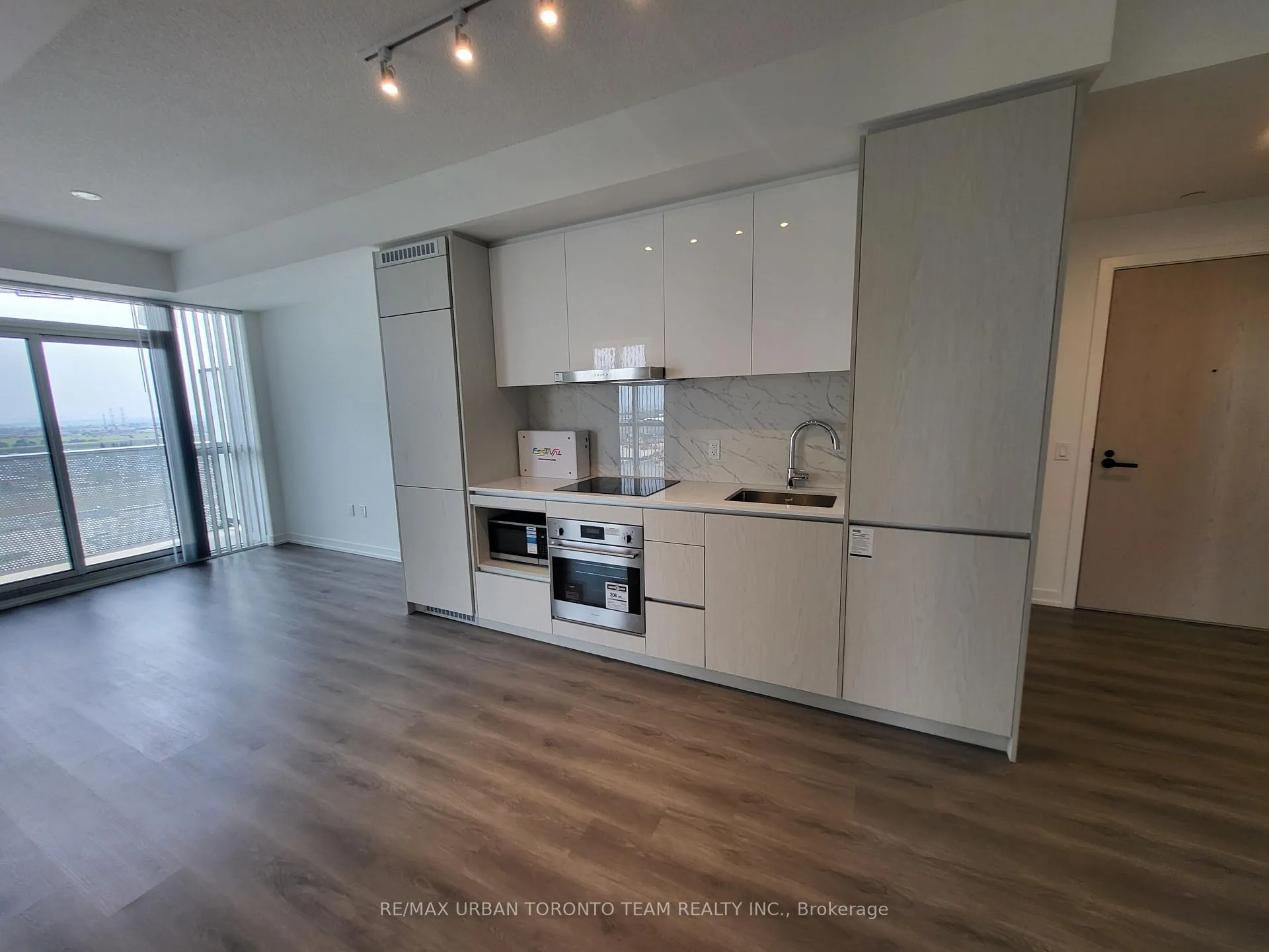 Photo 3 of Unit 1110, 28 Interchange Way, Vaughan, Vaughan Corporate Centre — HOMEH