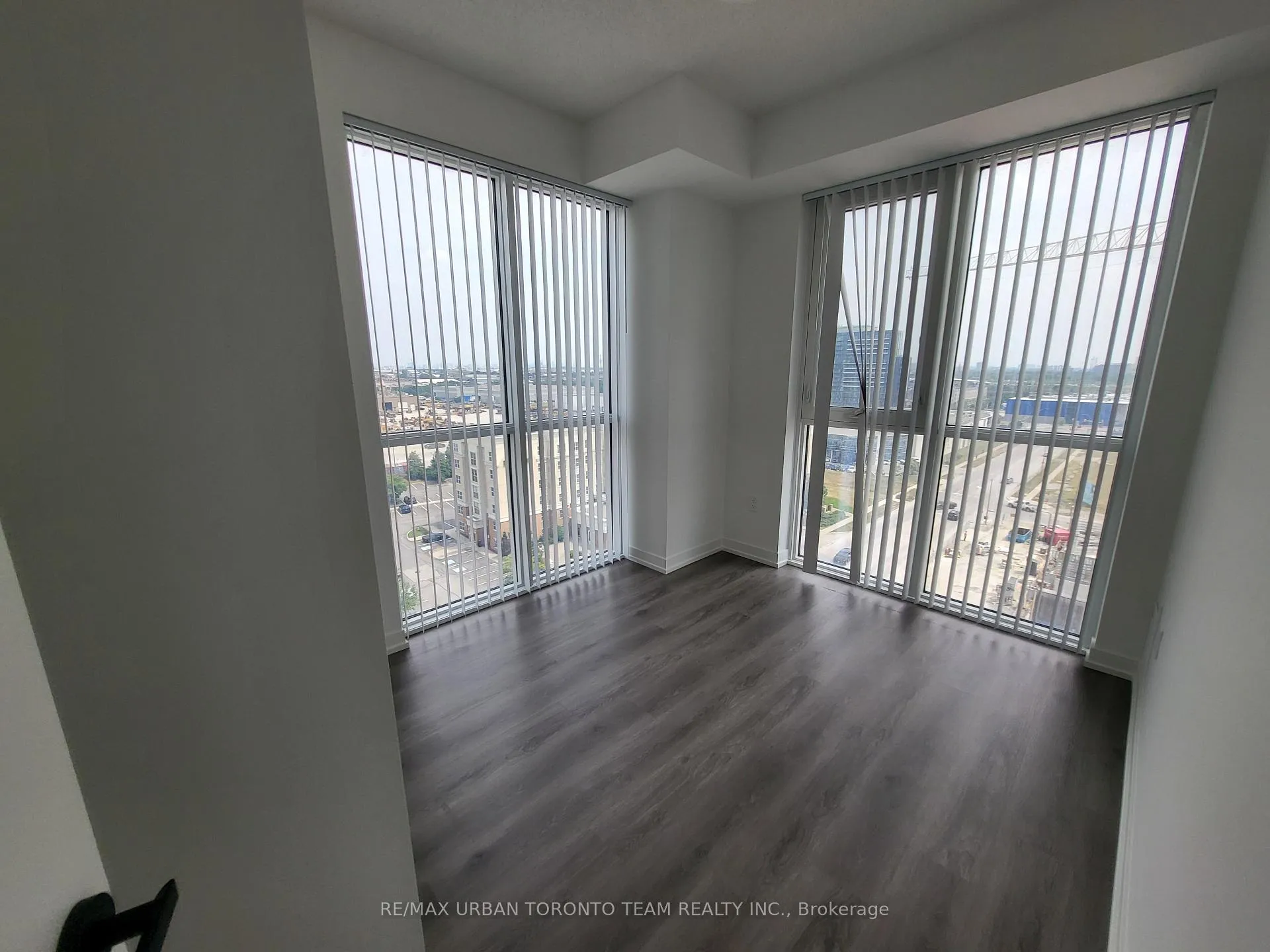 Photo 4 of Unit 1110, 28 Interchange Way, Vaughan, Vaughan Corporate Centre — HOMEH
