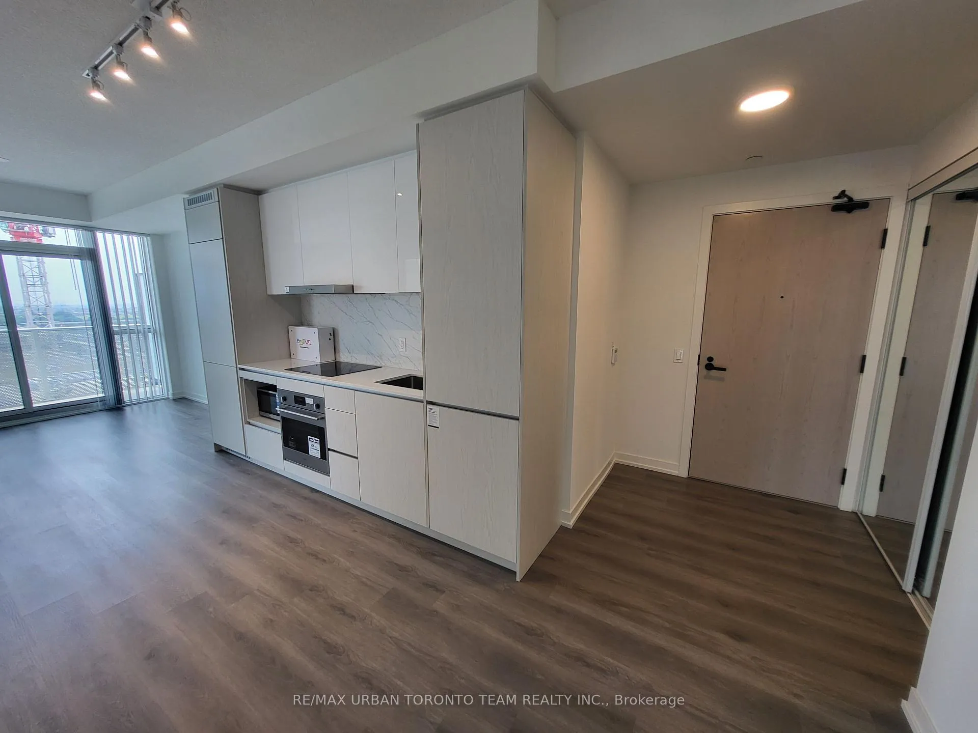 Photo 6 of Unit 1110, 28 Interchange Way, Vaughan, Vaughan Corporate Centre — HOMEH