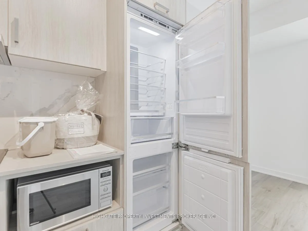 Photo 11 of Unit 1508, 60 Honeycrisp Crescent, Vaughan, Vaughan Corporate Centre — HOMEH