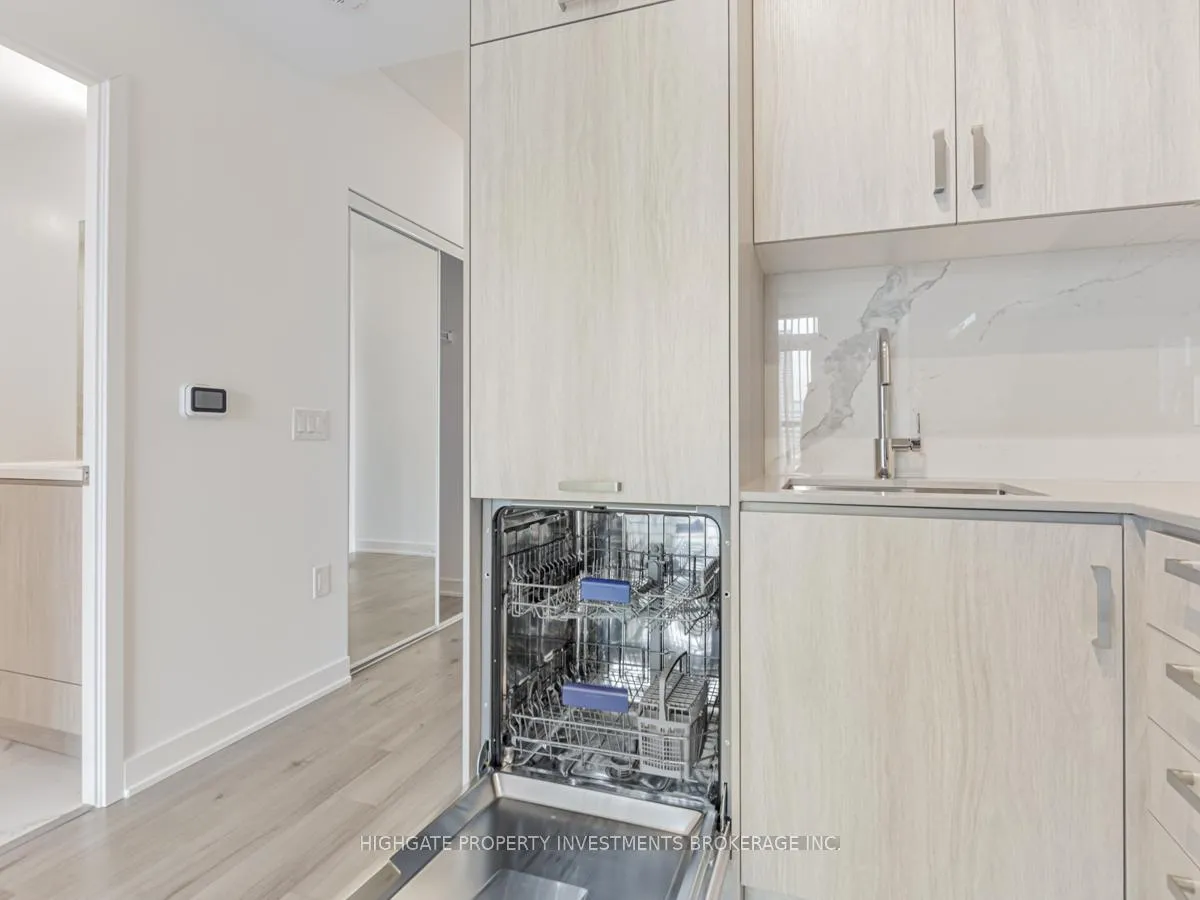 Photo 12 of Unit 1508, 60 Honeycrisp Crescent, Vaughan, Vaughan Corporate Centre — HOMEH