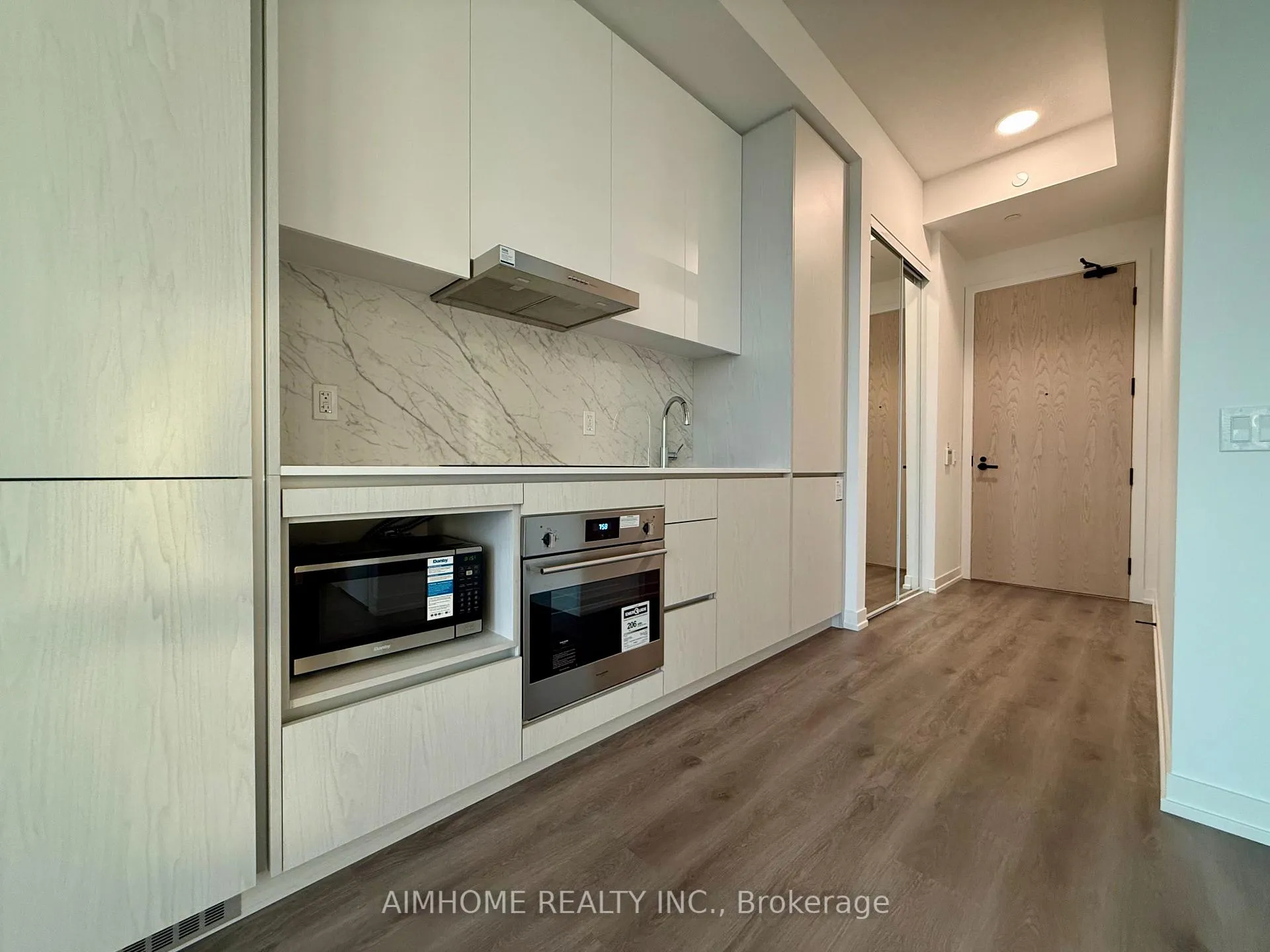 Photo 3 of Unit 701, 28 Interchange Way, Vaughan, Vaughan Corporate Centre — HOMEH