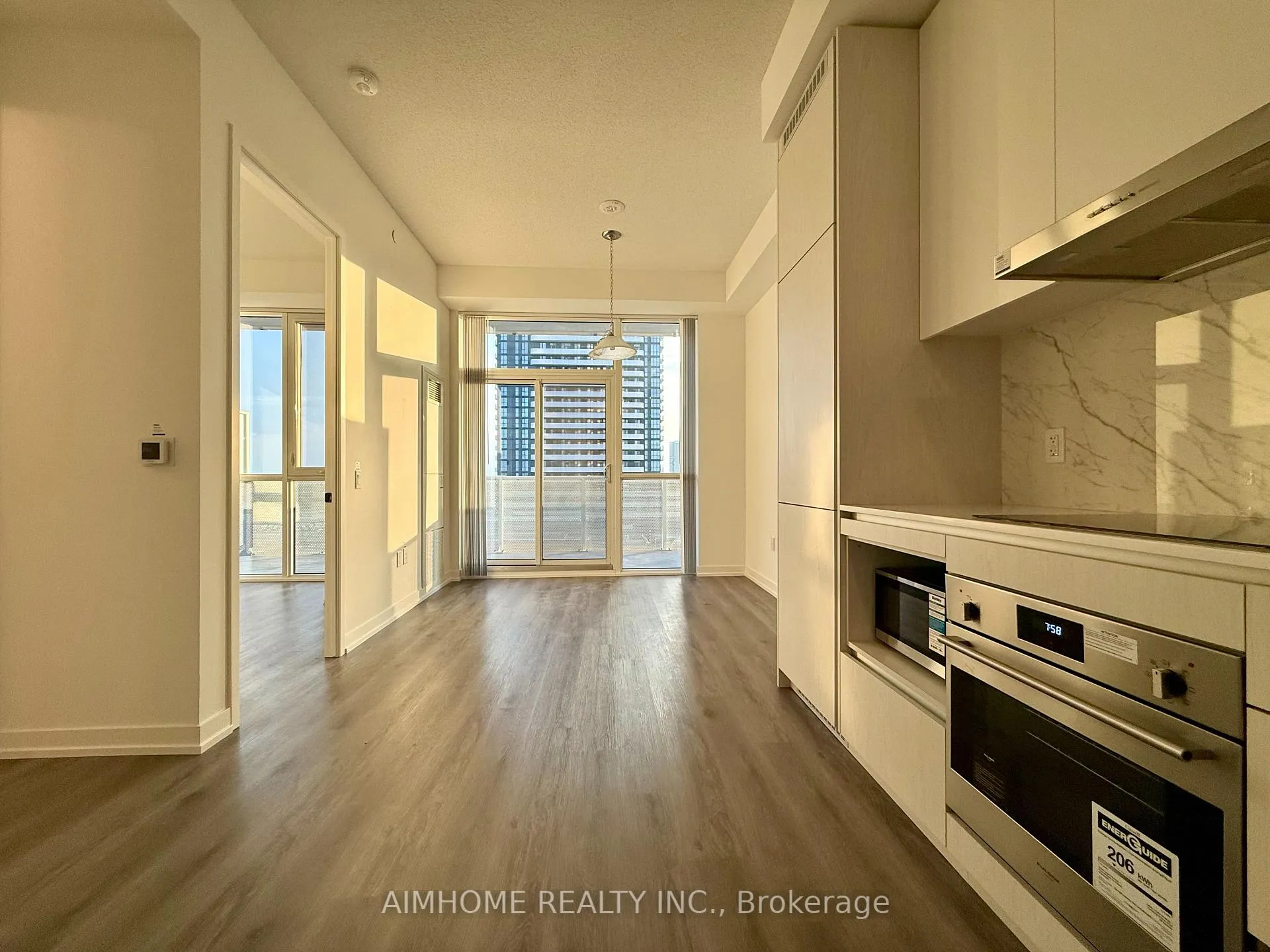 Photo 5 of Unit 701, 28 Interchange Way, Vaughan, Vaughan Corporate Centre — HOMEH