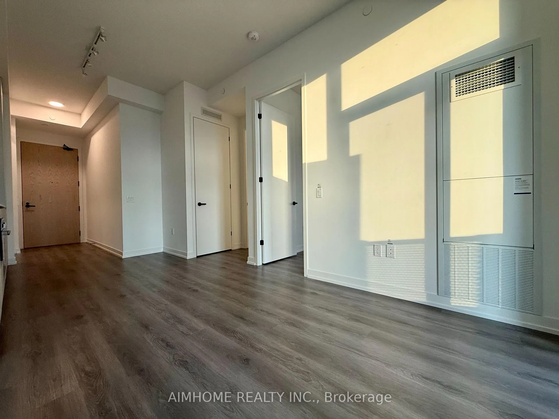 Photo 7 of Unit 701, 28 Interchange Way, Vaughan, Vaughan Corporate Centre — HOMEH