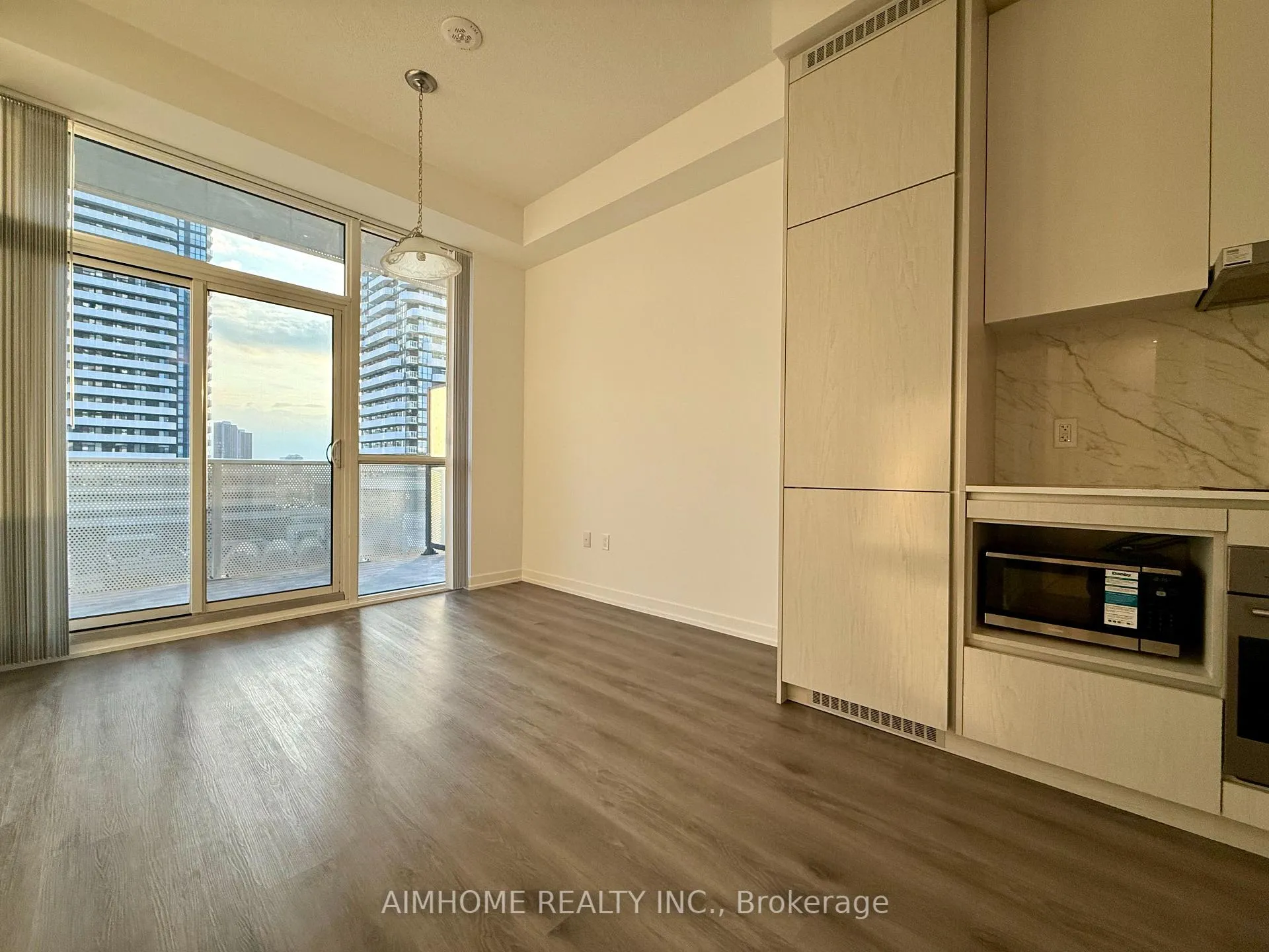Photo 10 of Unit 701, 28 Interchange Way, Vaughan, Vaughan Corporate Centre — HOMEH