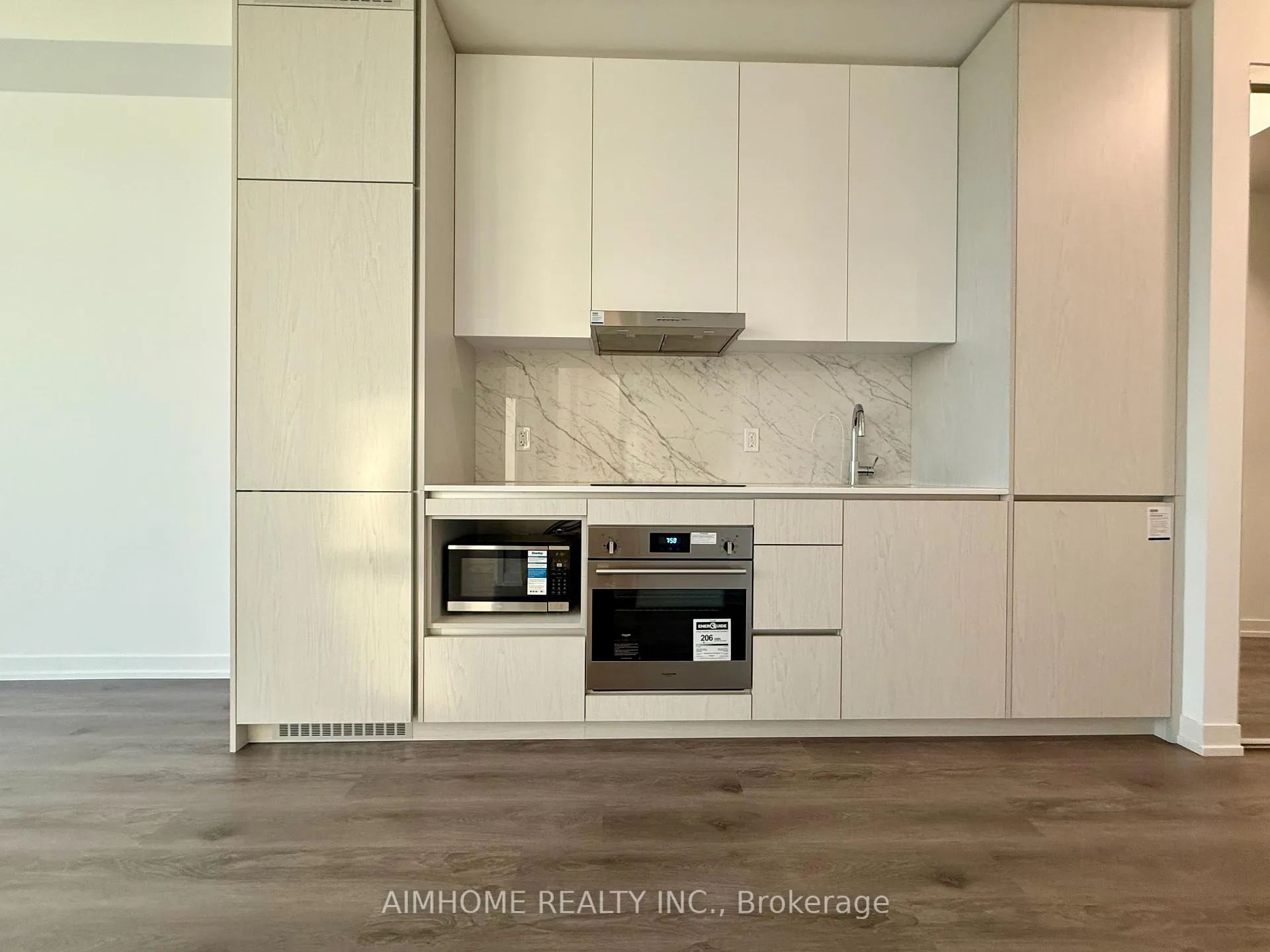 Photo 11 of Unit 701, 28 Interchange Way, Vaughan, Vaughan Corporate Centre — HOMEH