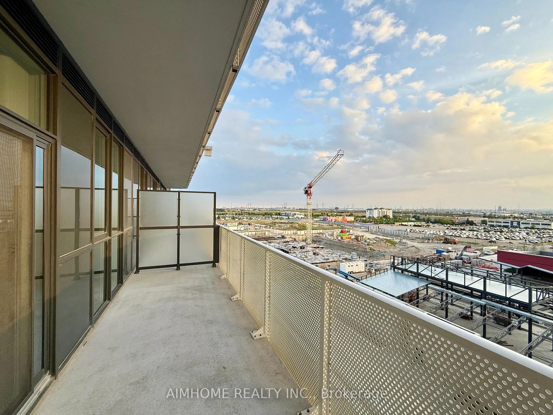 Photo 12 of Unit 701, 28 Interchange Way, Vaughan, Vaughan Corporate Centre — HOMEH
