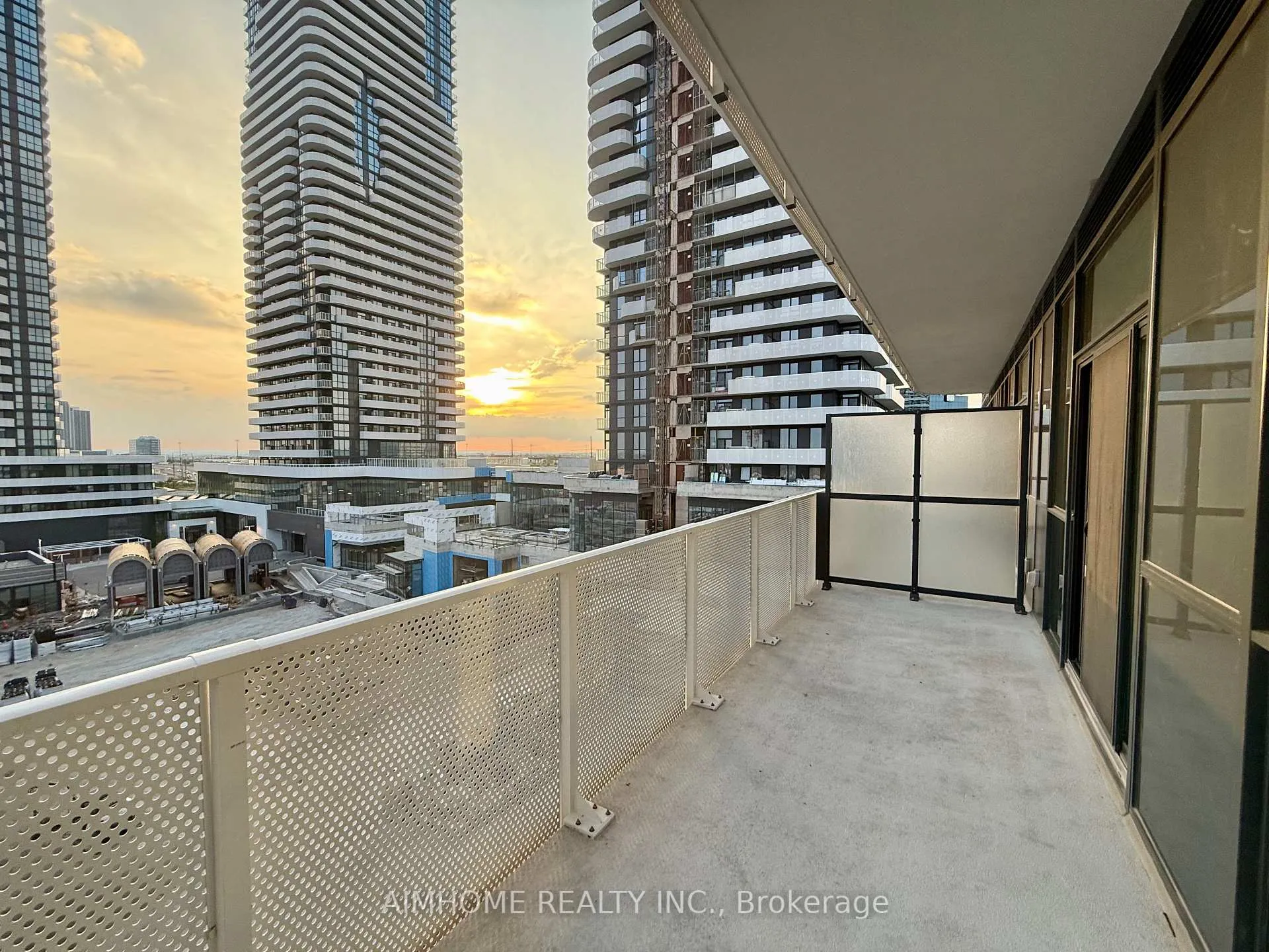 Photo 13 of Unit 701, 28 Interchange Way, Vaughan, Vaughan Corporate Centre — HOMEH