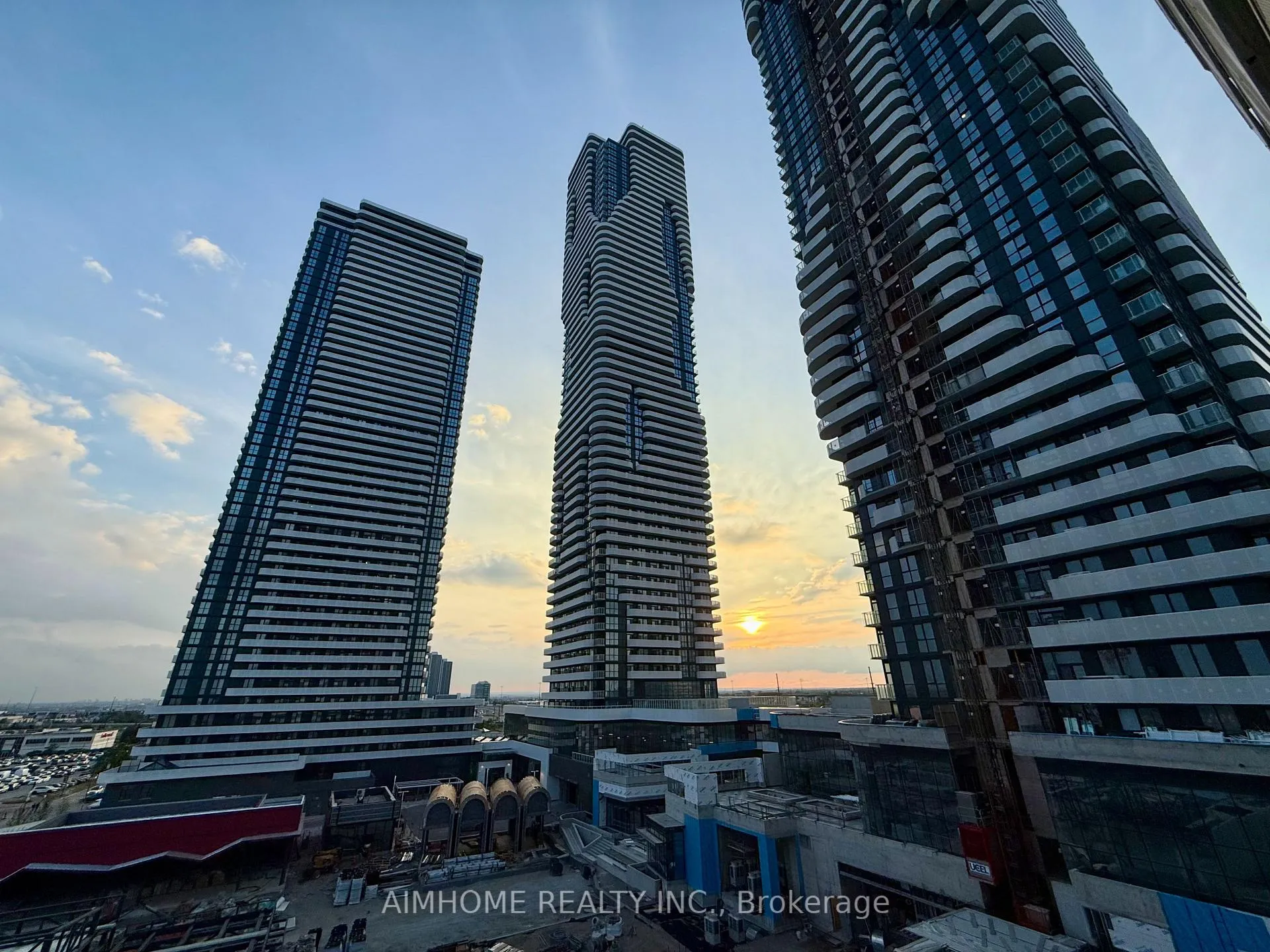 Photo 14 of Unit 701, 28 Interchange Way, Vaughan, Vaughan Corporate Centre — HOMEH