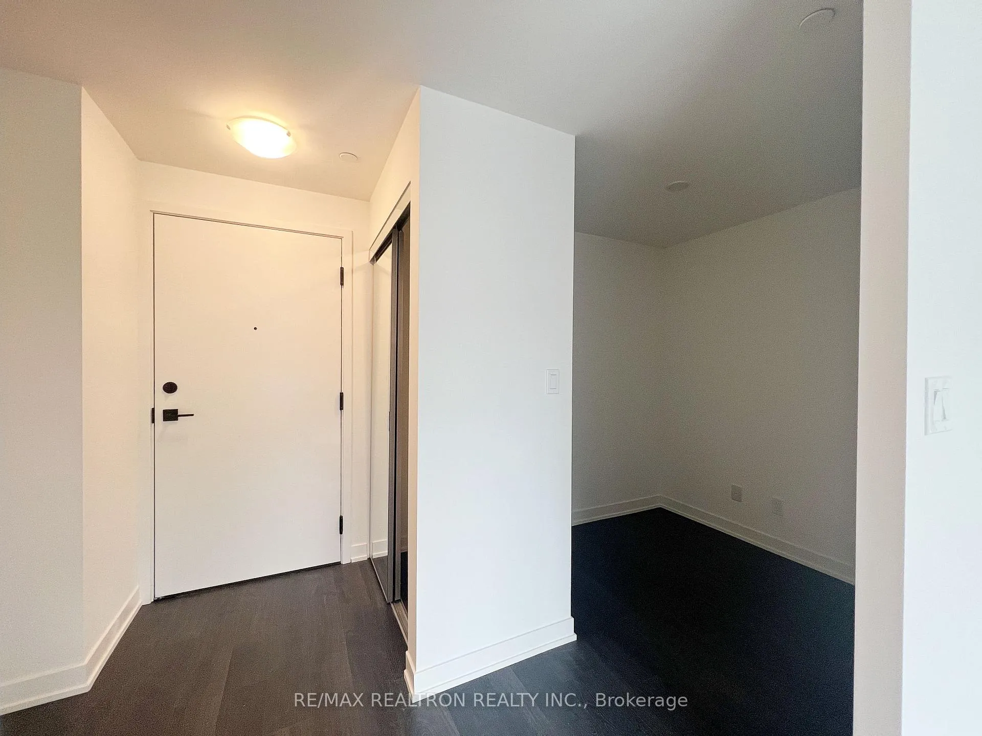 Photo 4 of Unit 707, 38 Simcoe Promenade, Markham, Unionville — HOMEH
