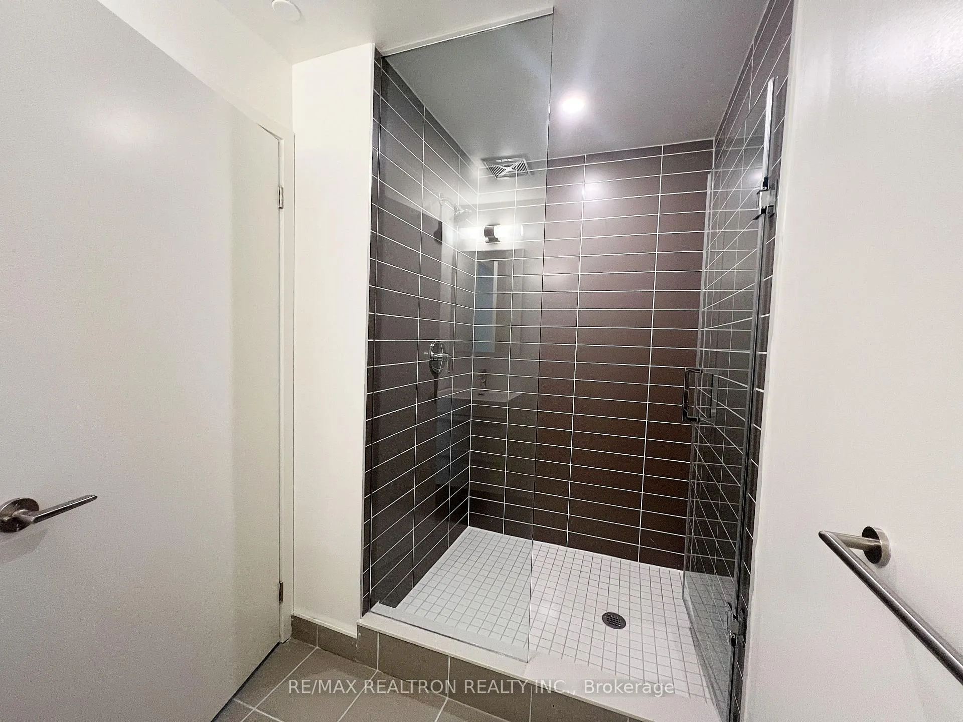 Photo 6 of Unit 707, 38 Simcoe Promenade, Markham, Unionville — HOMEH