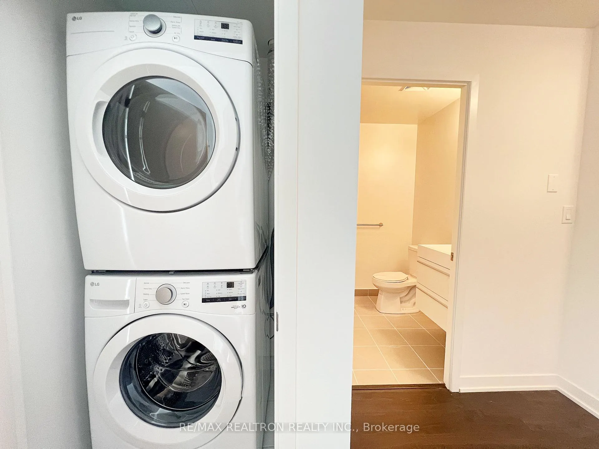 Photo 7 of Unit 707, 38 Simcoe Promenade, Markham, Unionville — HOMEH