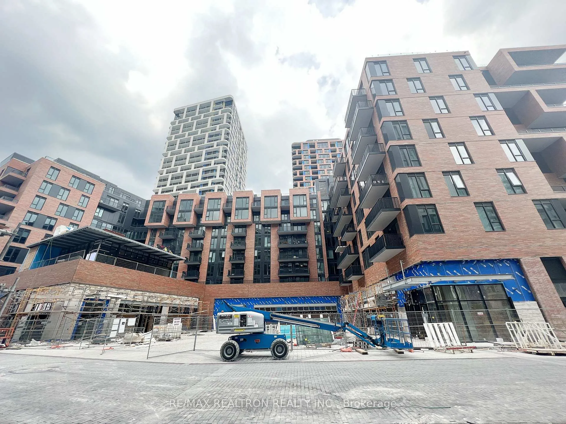 Photo 17 of Unit 707, 38 Simcoe Promenade, Markham, Unionville — HOMEH