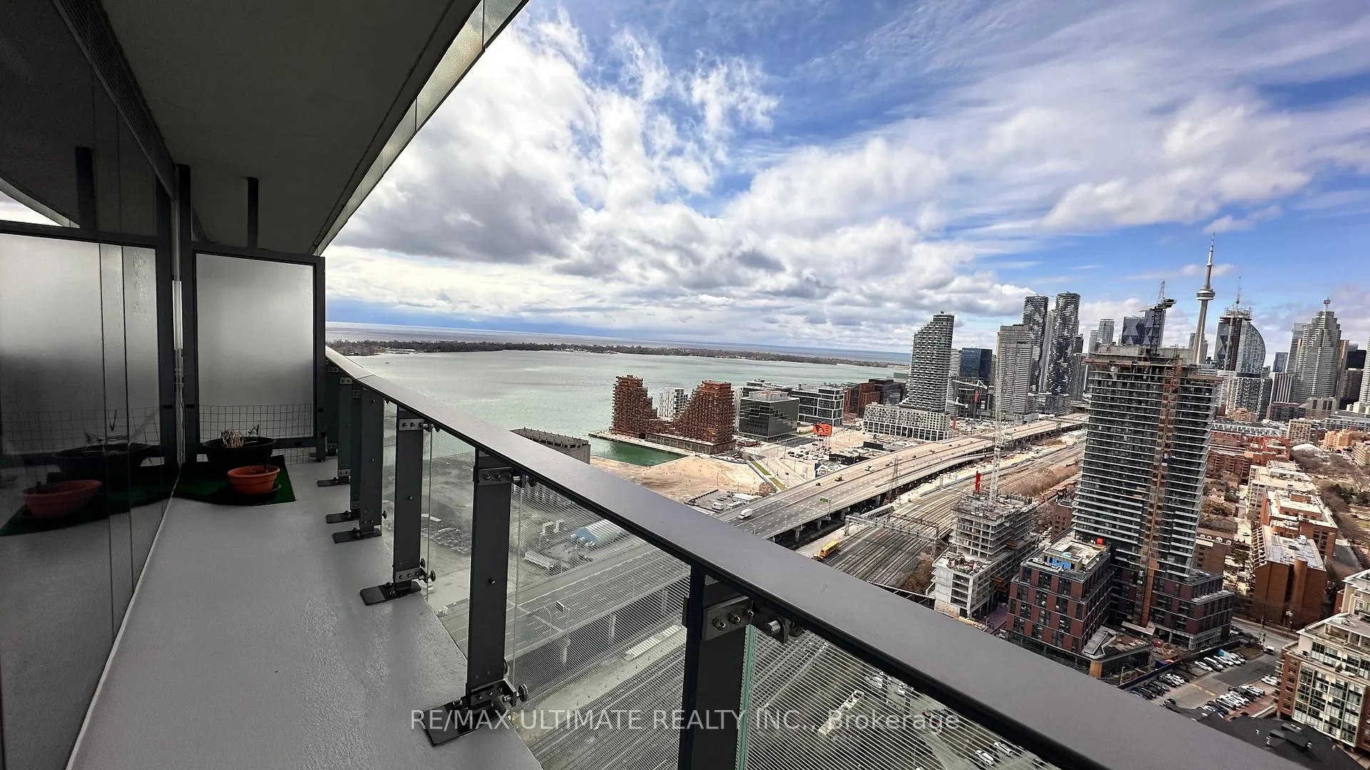 Photo 8 of Unit 3402, 70 Distillery Lane, Toronto, Waterfront Communities — HOMEH