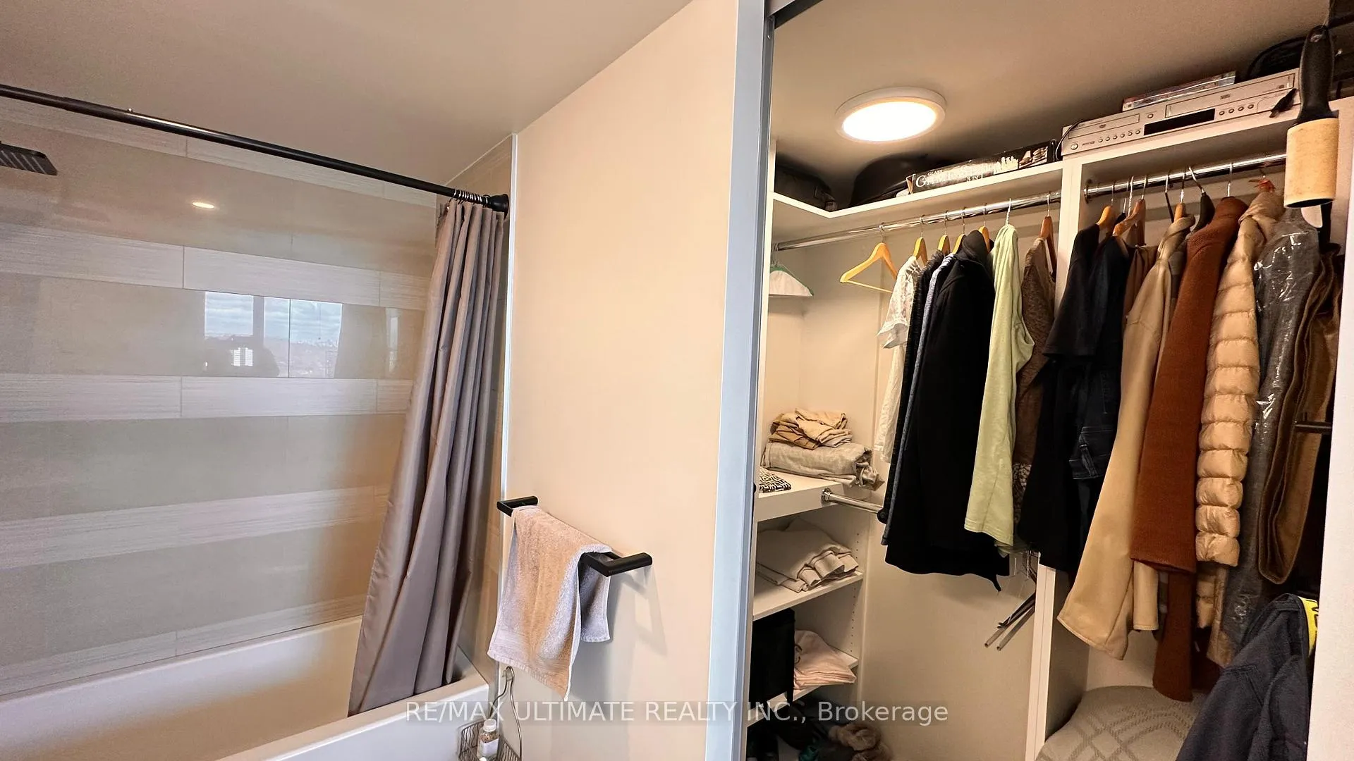 Photo 25 of Unit 3402, 70 Distillery Lane, Toronto, Waterfront Communities — HOMEH