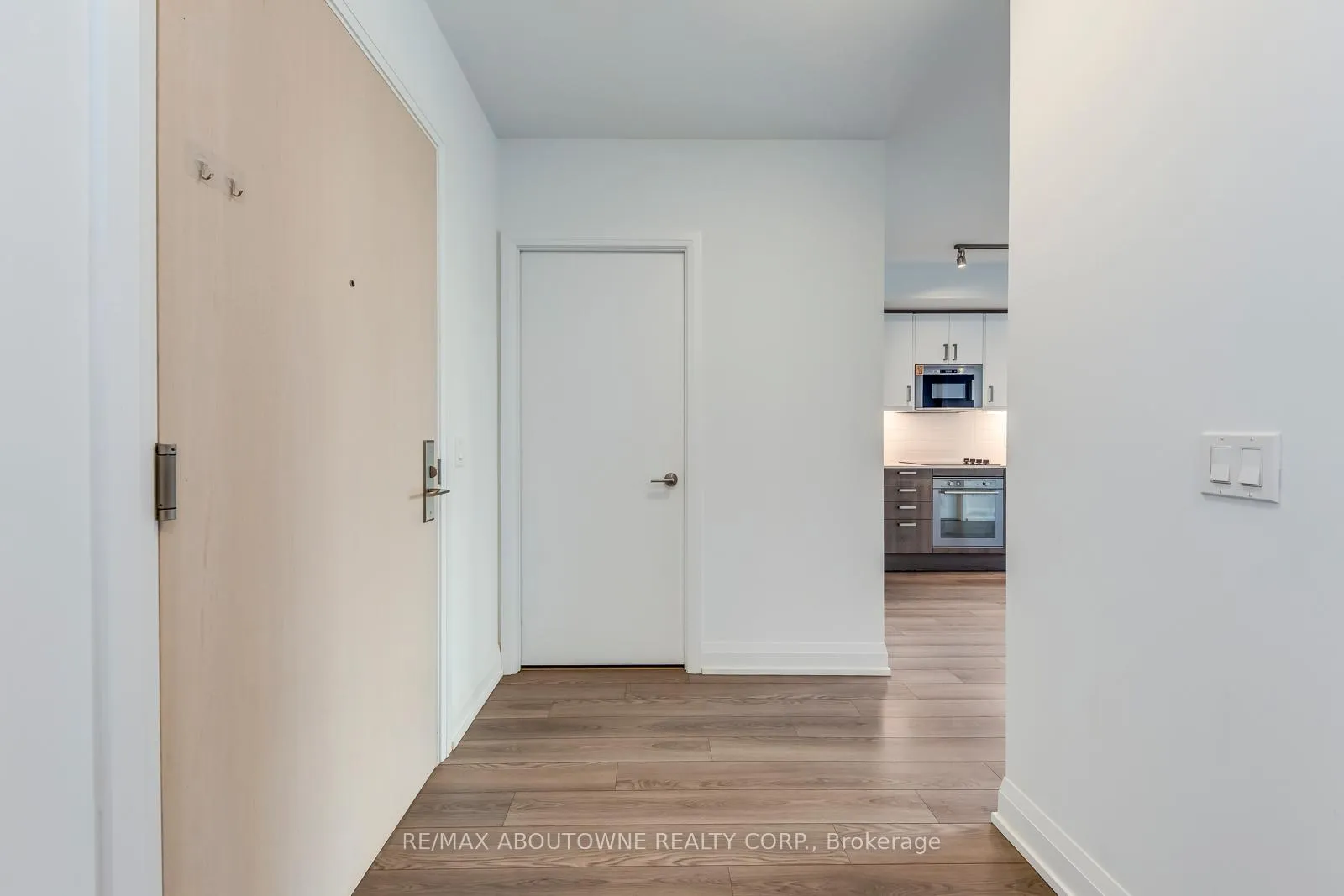 Photo 4 of Unit 409, 77 Mutual Street, Toronto, Church-Yonge Corridor — HOMEH