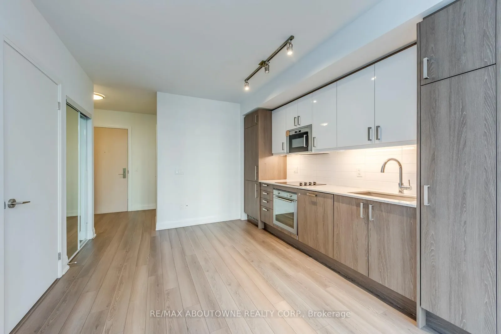 Photo 11 of Unit 409, 77 Mutual Street, Toronto, Church-Yonge Corridor — HOMEH