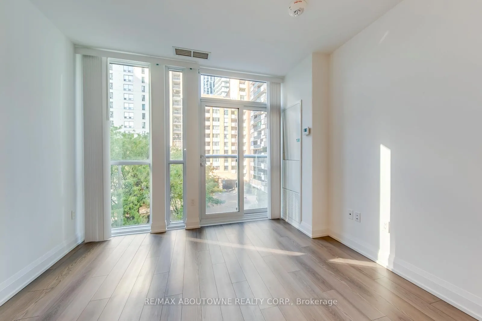 Photo 13 of Unit 409, 77 Mutual Street, Toronto, Church-Yonge Corridor — HOMEH