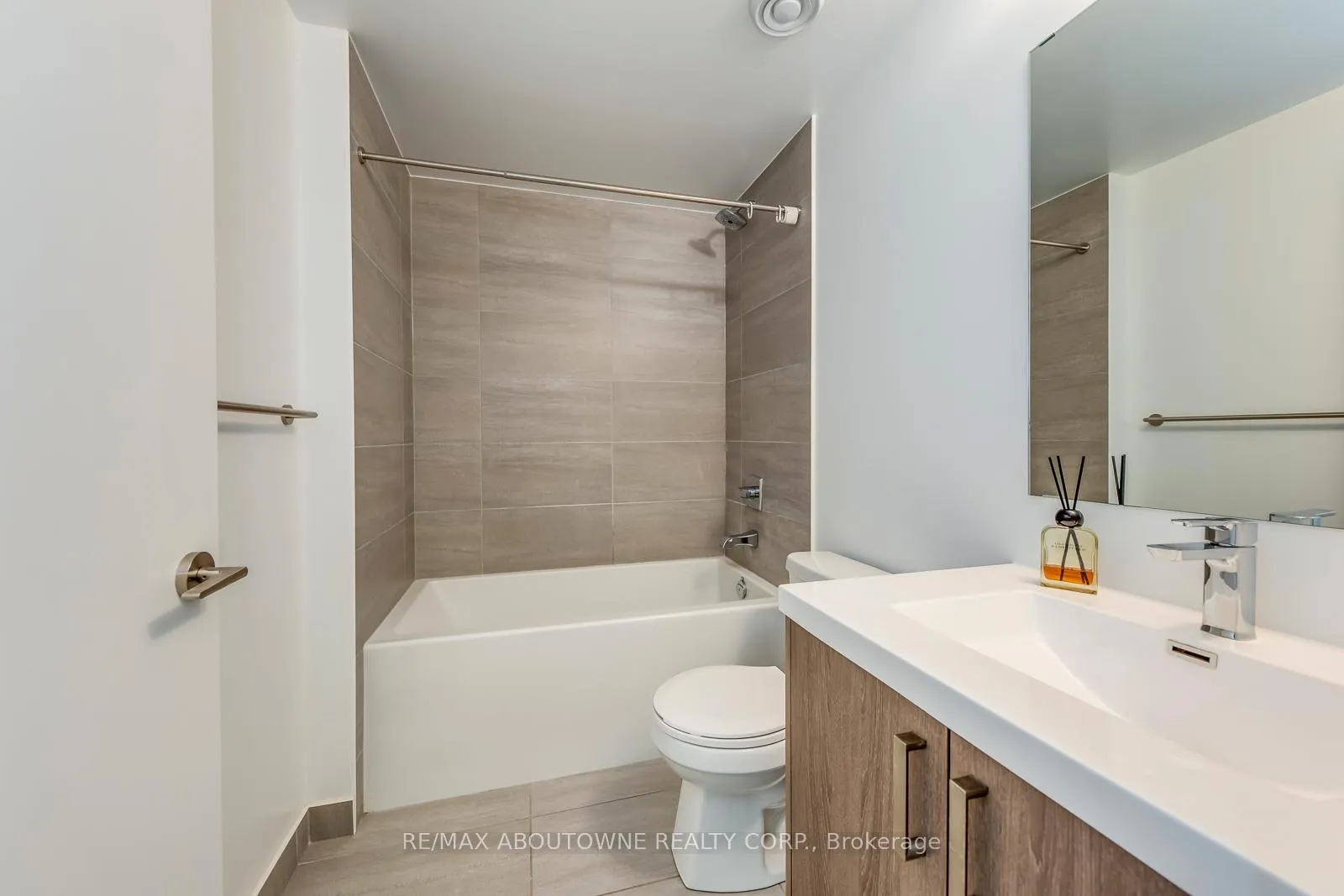 Photo 22 of Unit 409, 77 Mutual Street, Toronto, Church-Yonge Corridor — HOMEH