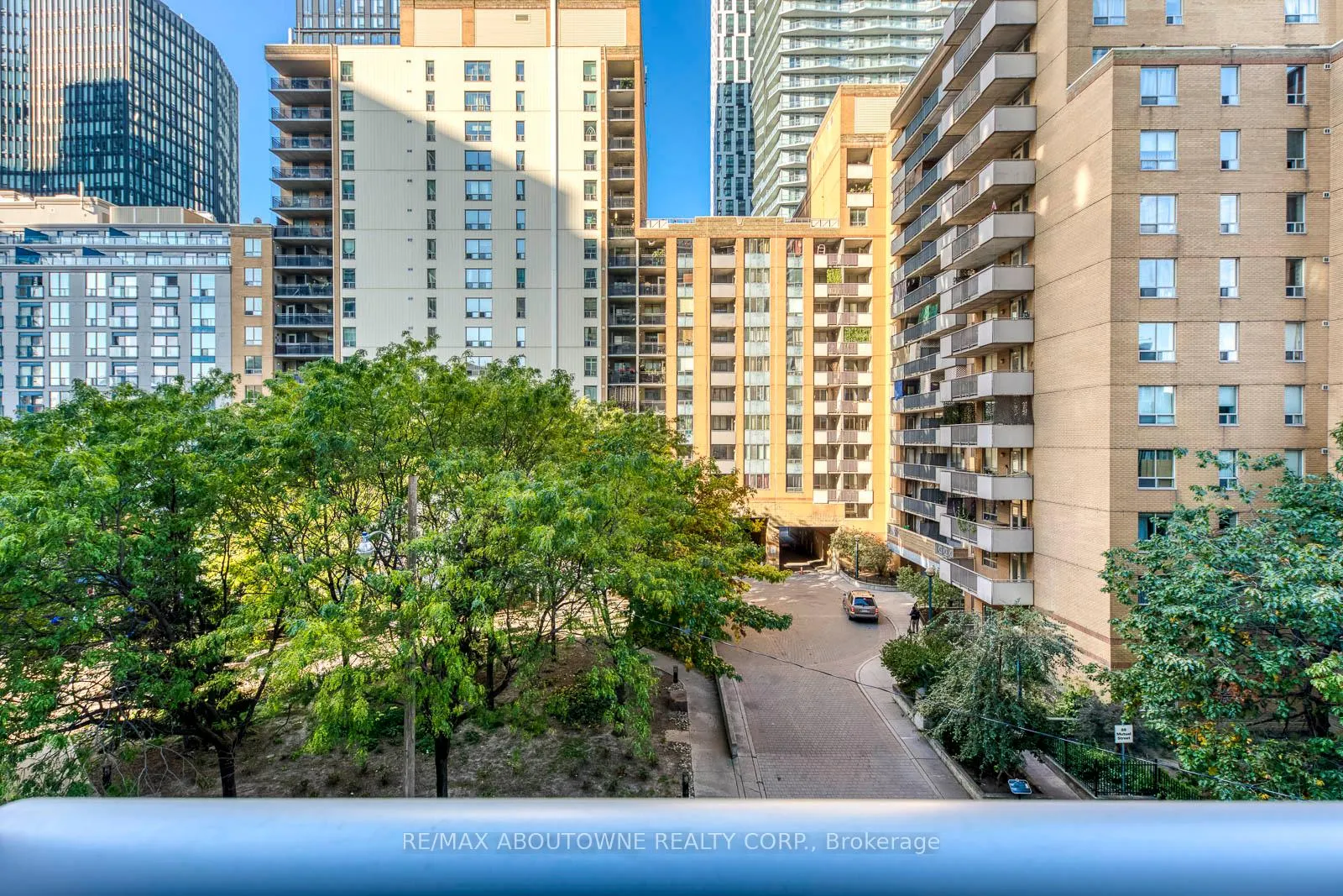 Photo 24 of Unit 409, 77 Mutual Street, Toronto, Church-Yonge Corridor — HOMEH