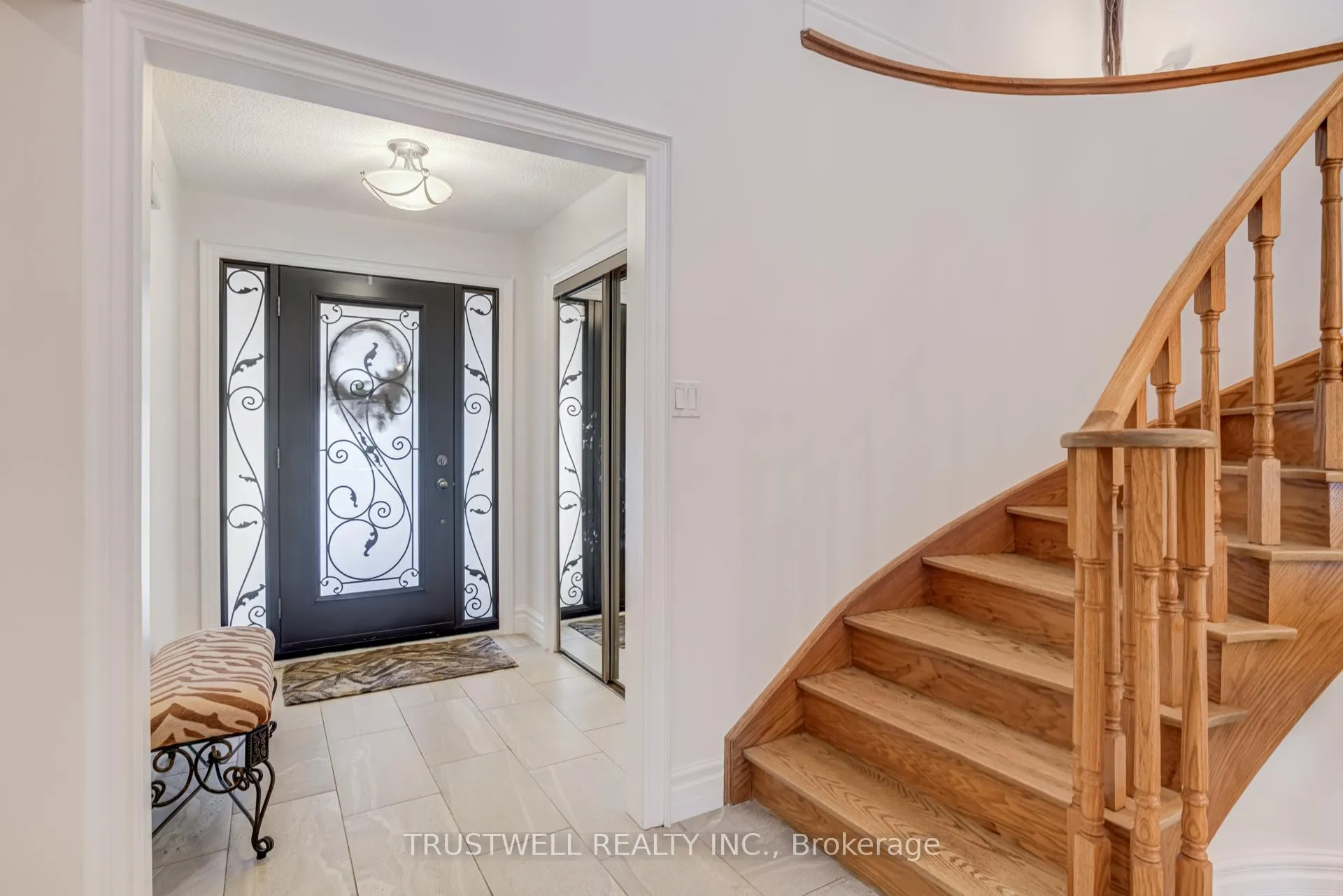 Photo 2 of 82 Long Island Crescent, Markham, Markville — HOMEH