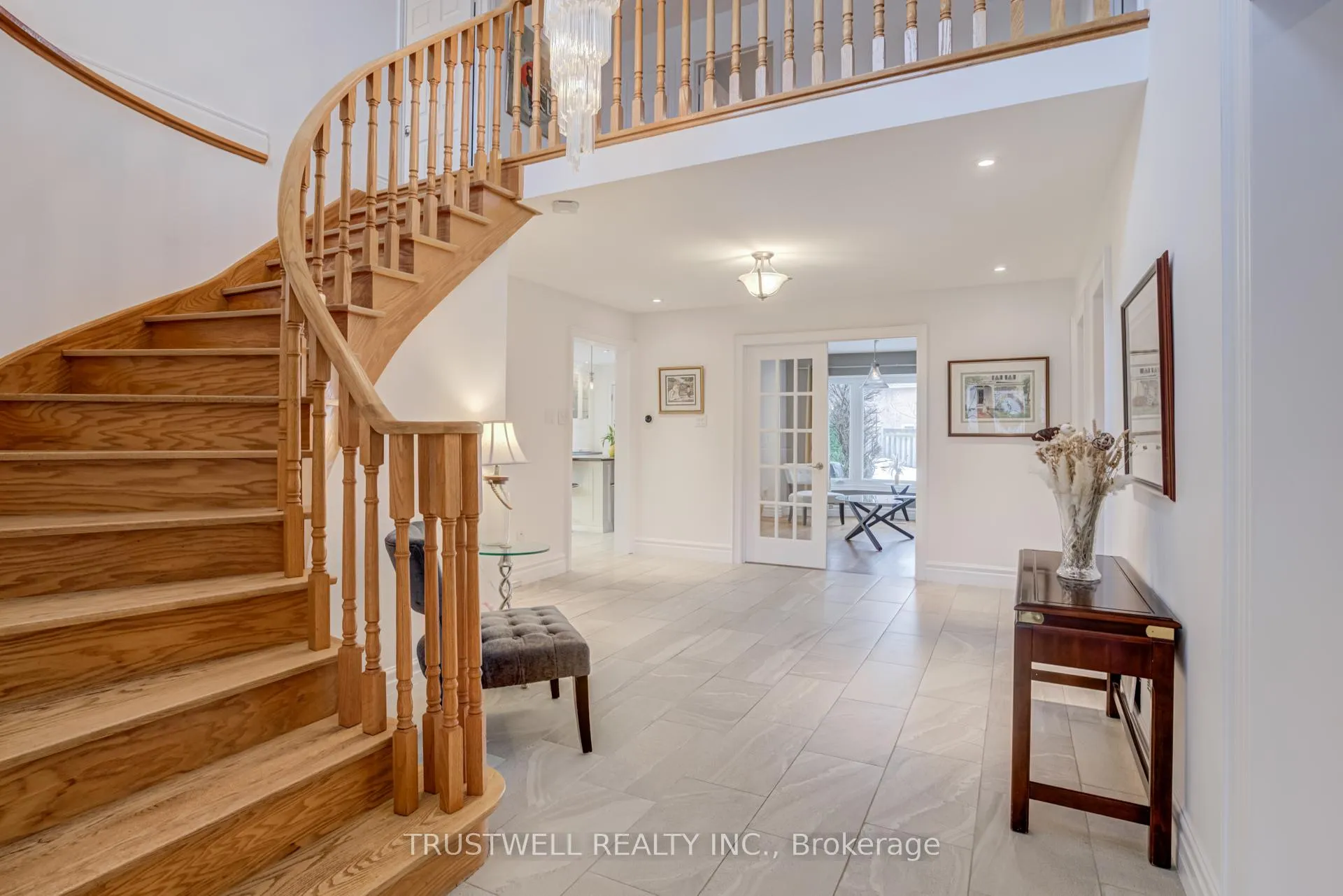 Photo 3 of 82 Long Island Crescent, Markham, Markville — HOMEH