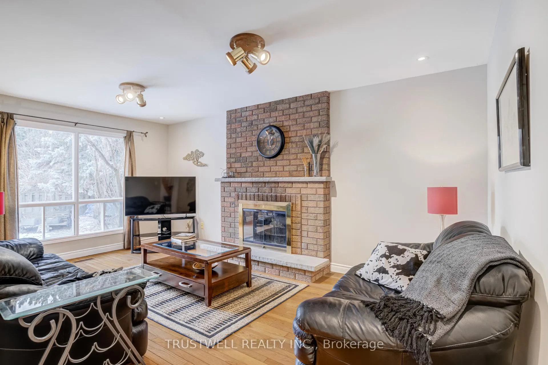 Photo 5 of 82 Long Island Crescent, Markham, Markville — HOMEH