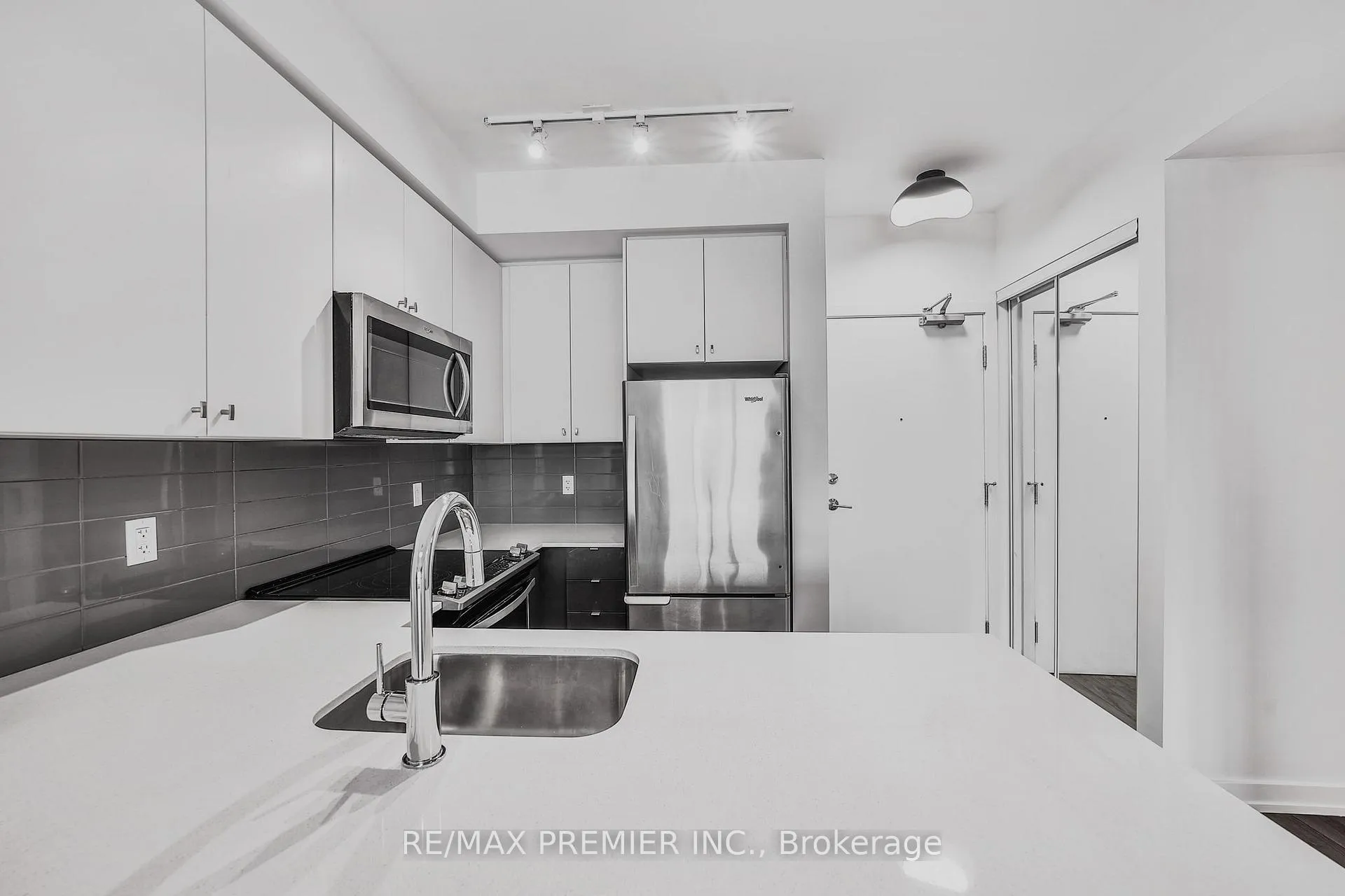 Photo 5 of Unit 338, 555 William Graham Drive, Aurora, Rural Aurora — HOMEH