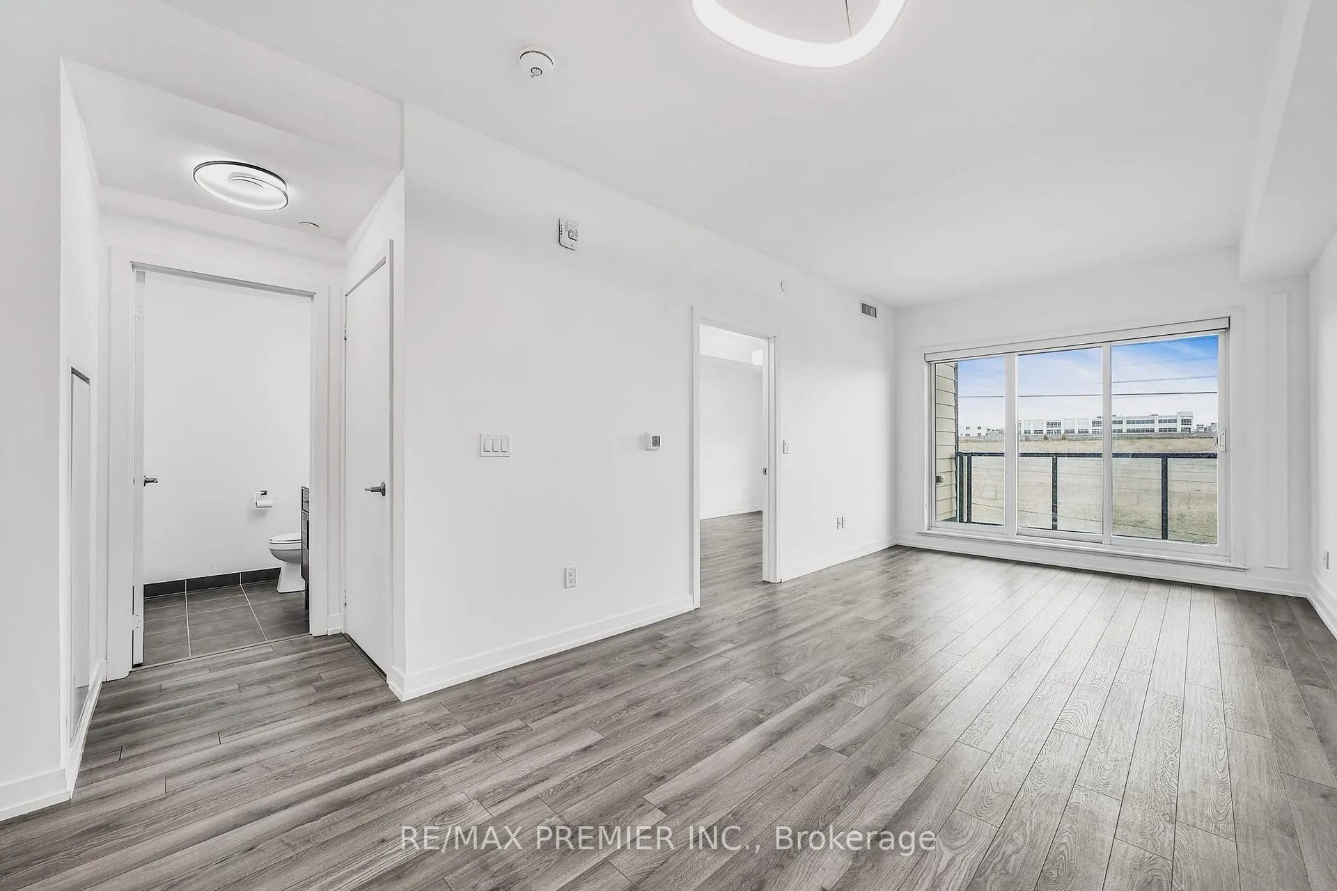 Photo 14 of Unit 338, 555 William Graham Drive, Aurora, Rural Aurora — HOMEH