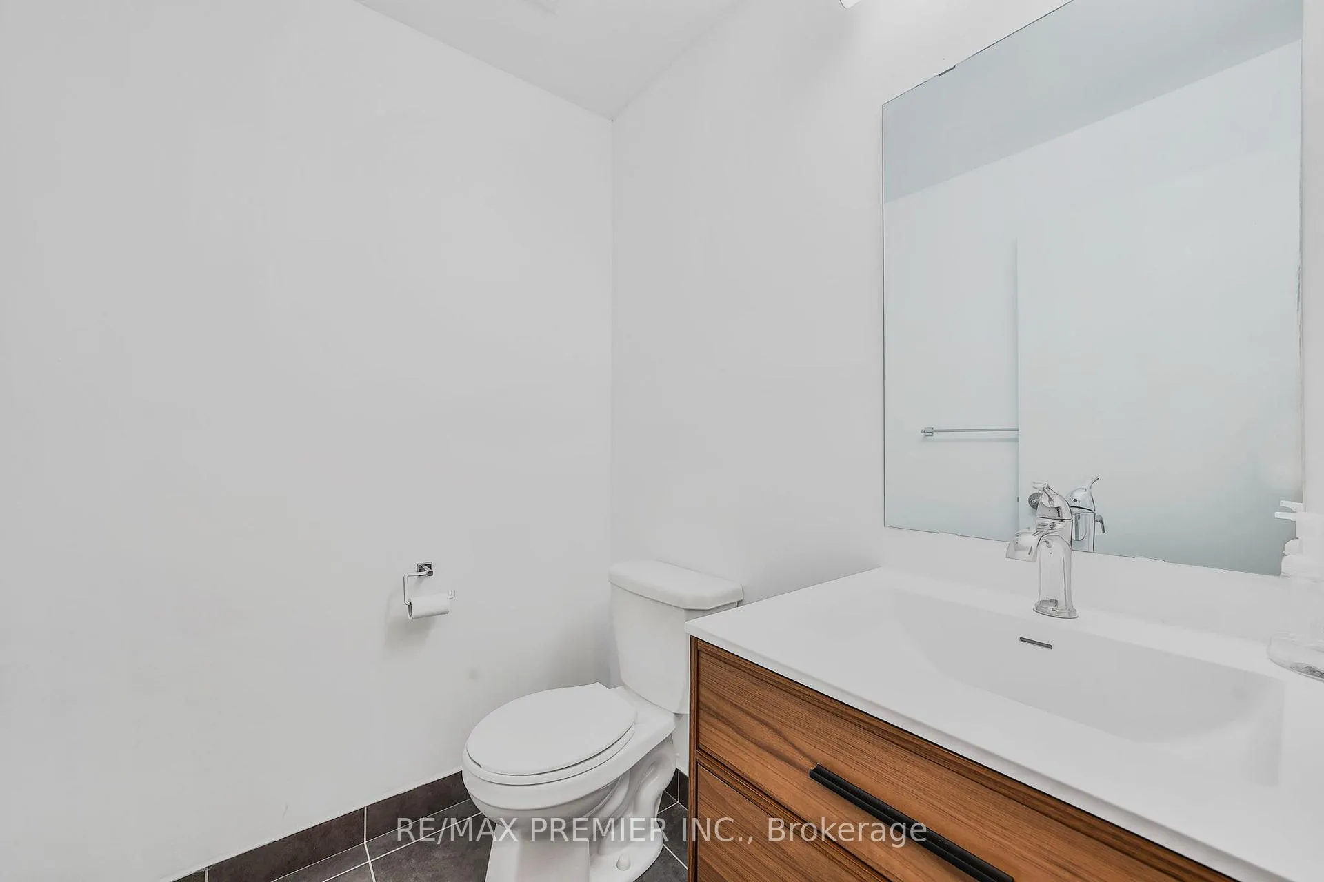 Photo 16 of Unit 338, 555 William Graham Drive, Aurora, Rural Aurora — HOMEH