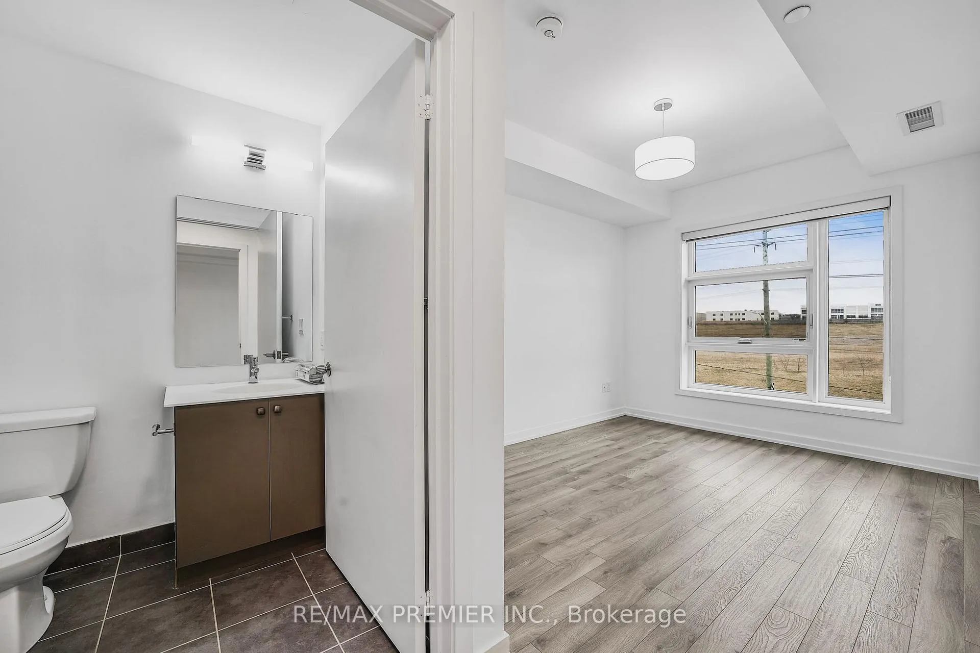 Photo 20 of Unit 338, 555 William Graham Drive, Aurora, Rural Aurora — HOMEH