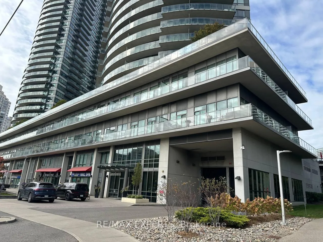 Front of Unit 1507, 2230 Lake Shore Boulevard W