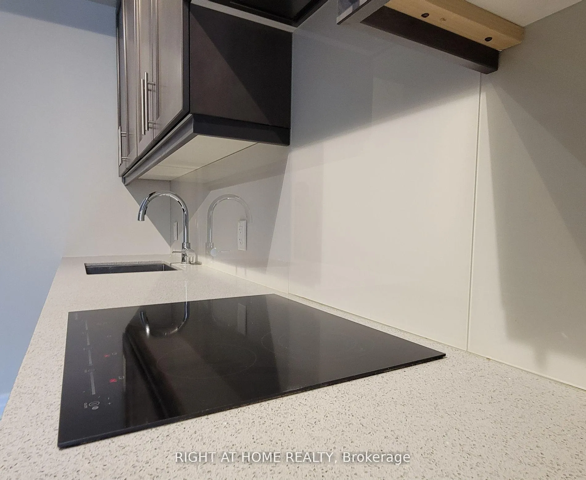 Photo 5 of Unit 506, 9085 Jane Street, Vaughan, Concord — HOMEH