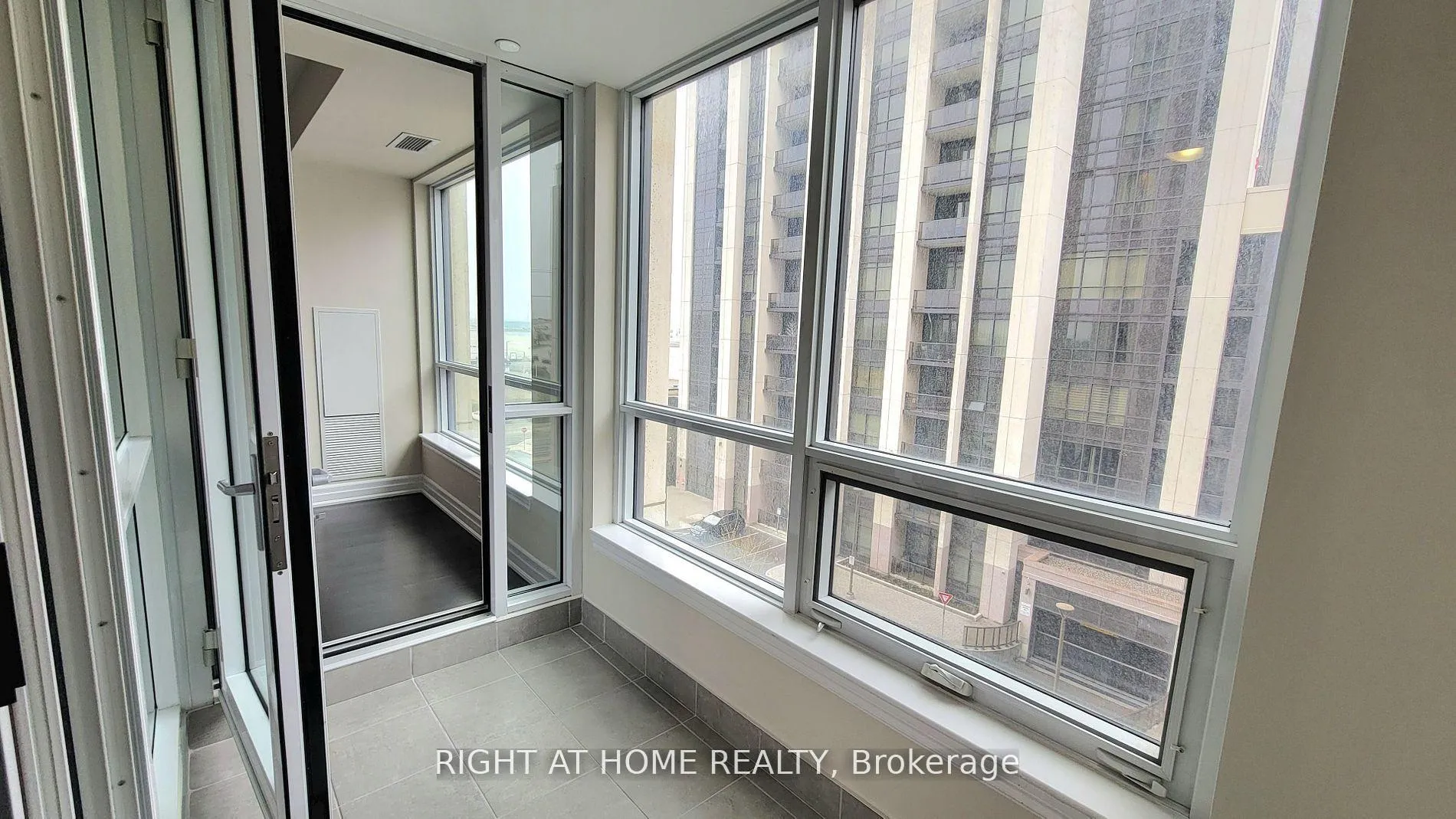 Photo 7 of Unit 506, 9085 Jane Street, Vaughan, Concord — HOMEH