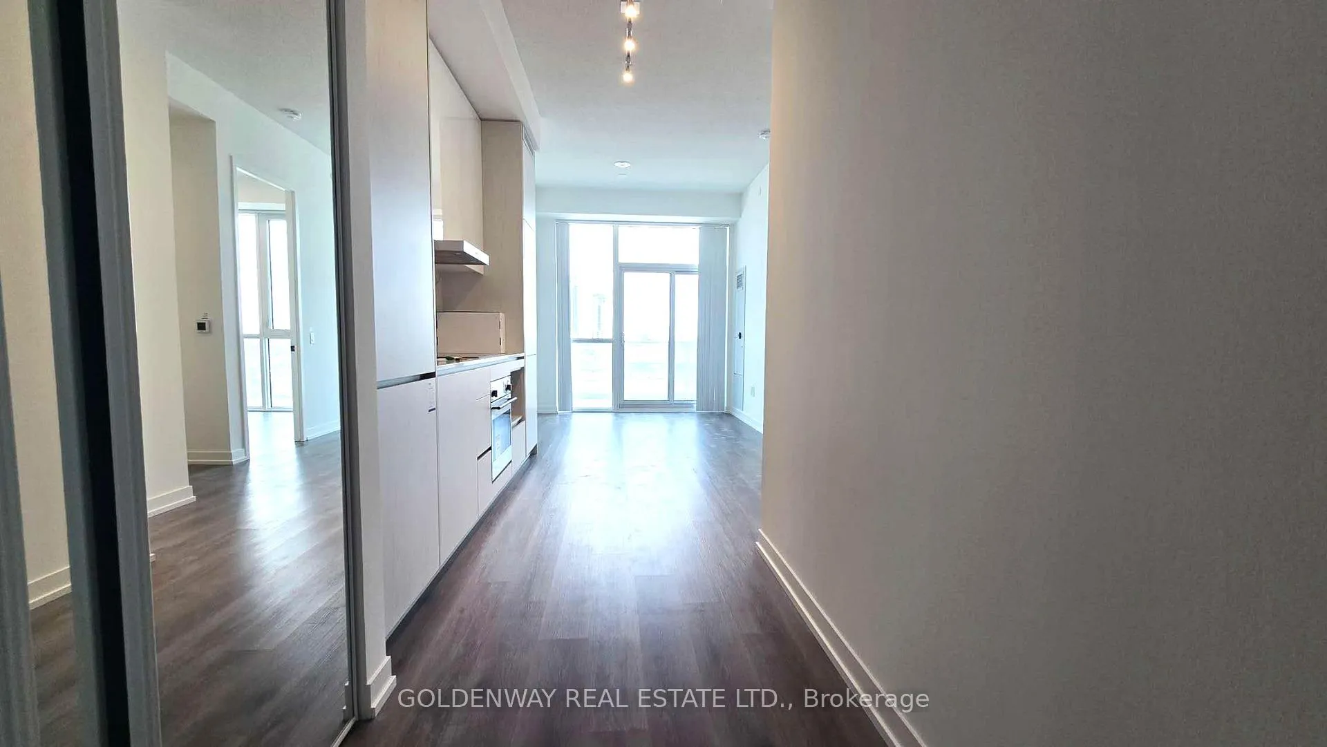 Photo 4 of Unit 707, 28 Interchange Way, Vaughan, Vaughan Corporate Centre — HOMEH