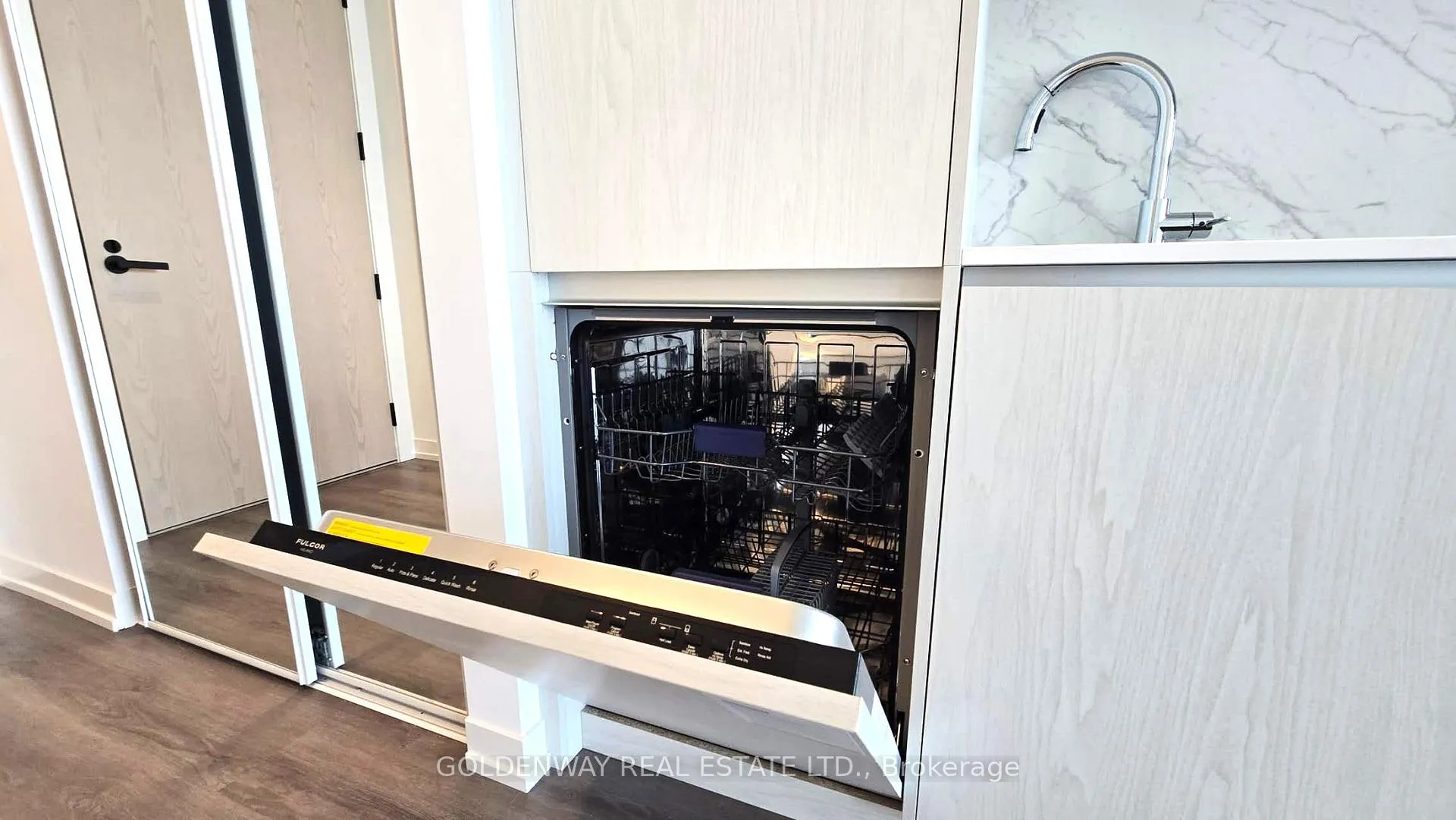 Photo 8 of Unit 707, 28 Interchange Way, Vaughan, Vaughan Corporate Centre — HOMEH